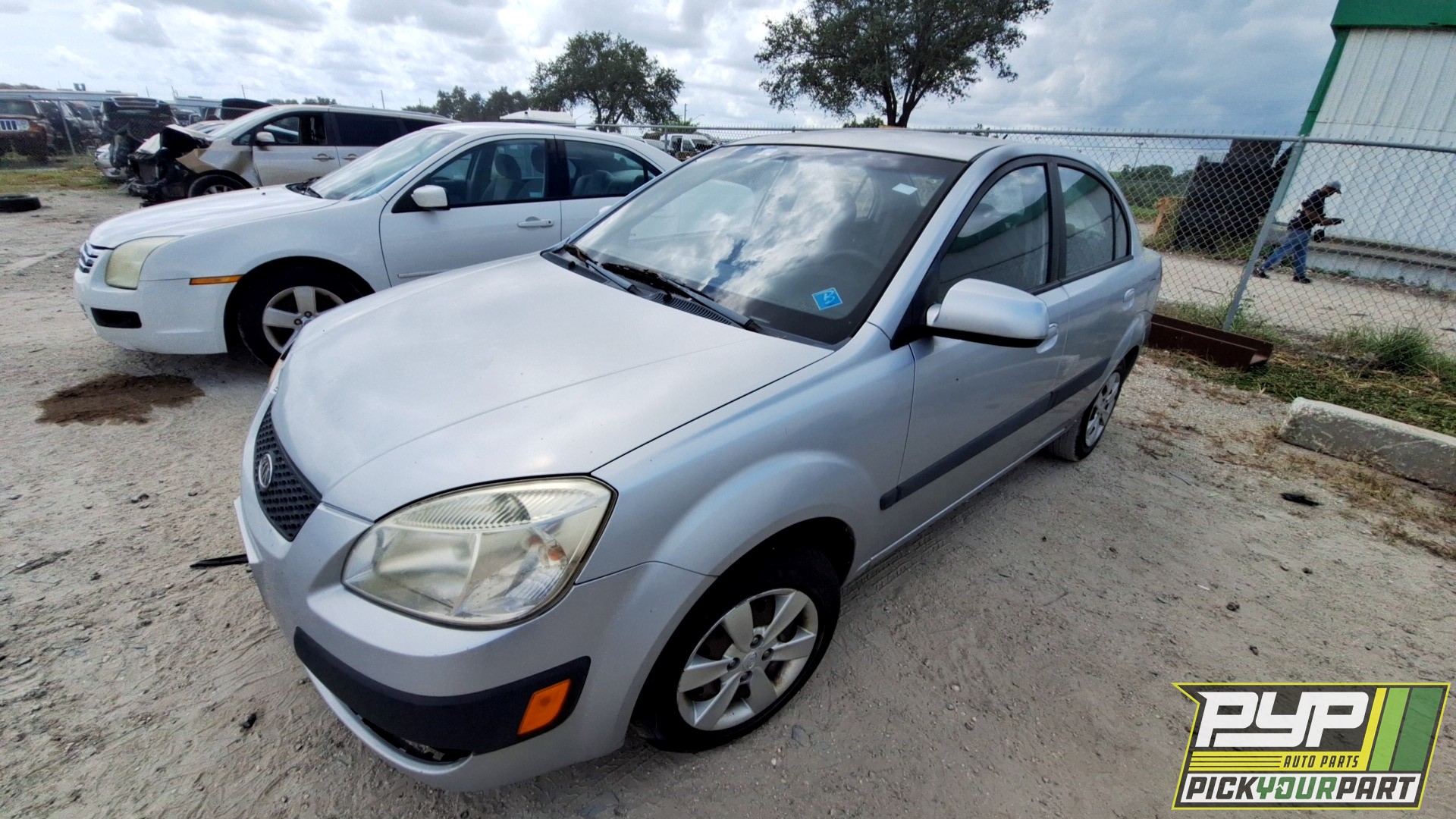 2008 KIA RIO available for parts