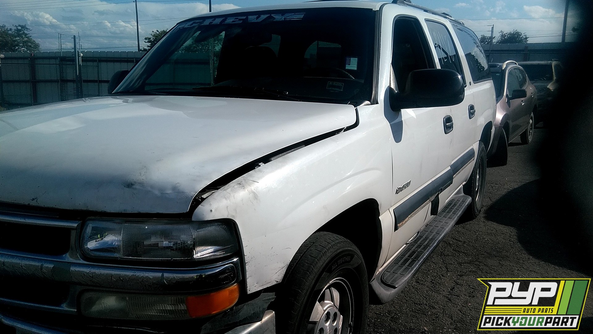 2000 CHEVROLET SUBURBAN 1500 available for parts