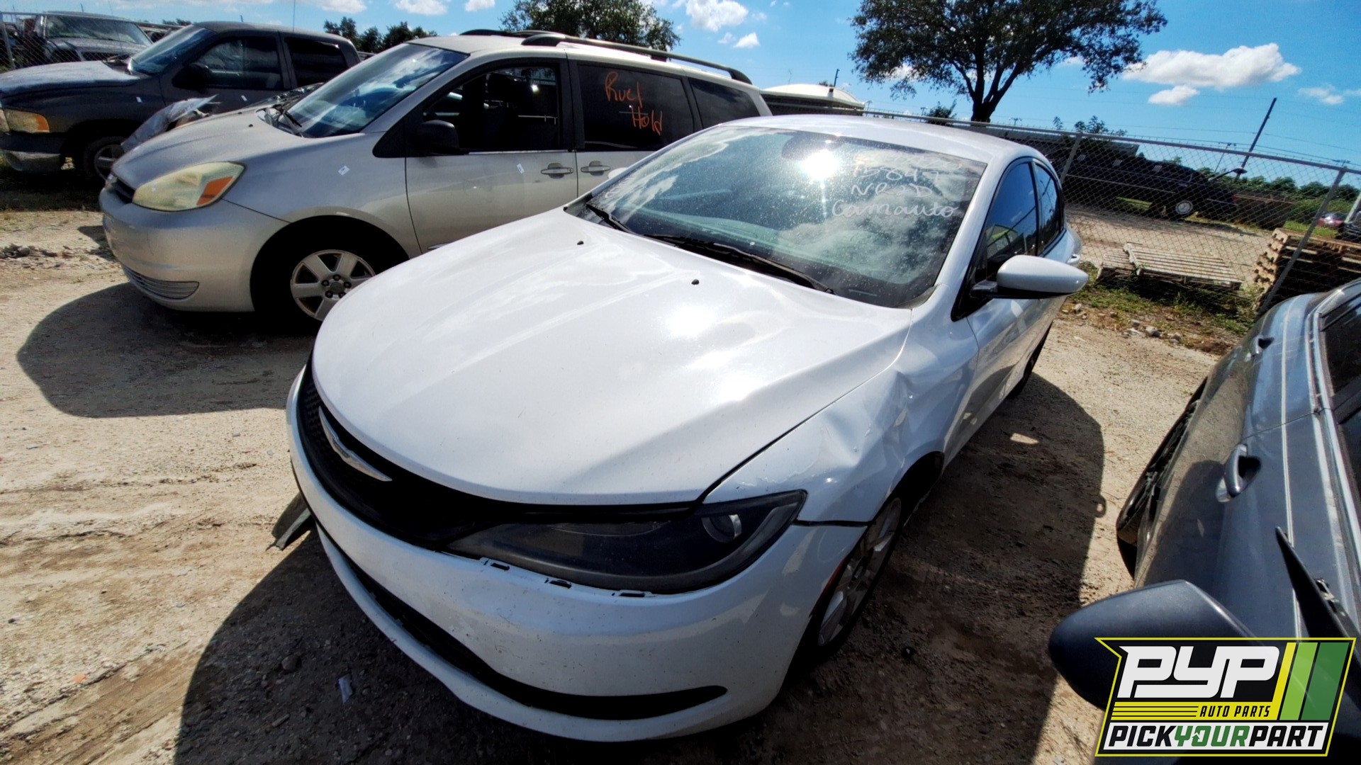 2015 CHRYSLER 200 partes disponibles