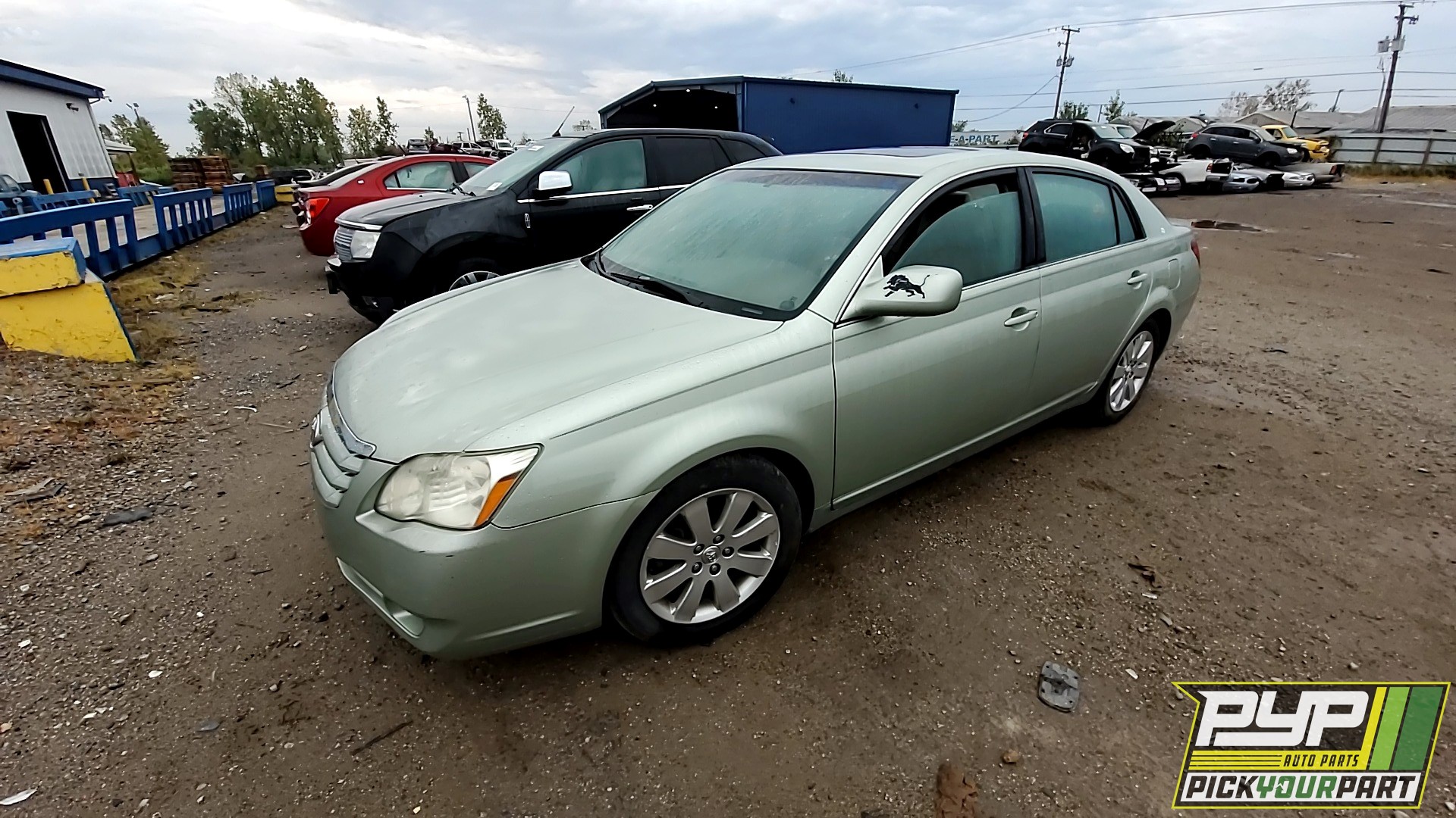 2006 TOYOTA AVALON available for parts