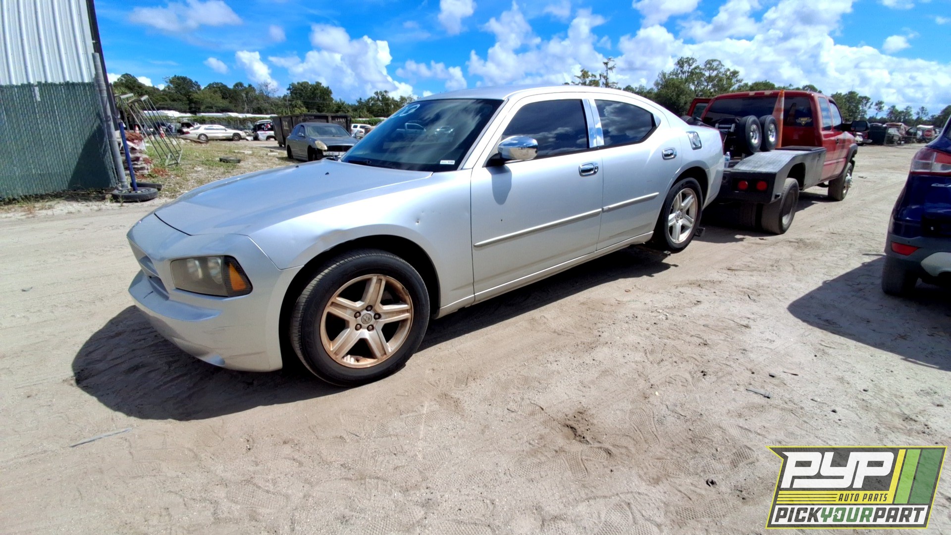 2006 DODGE CHARGER available for parts