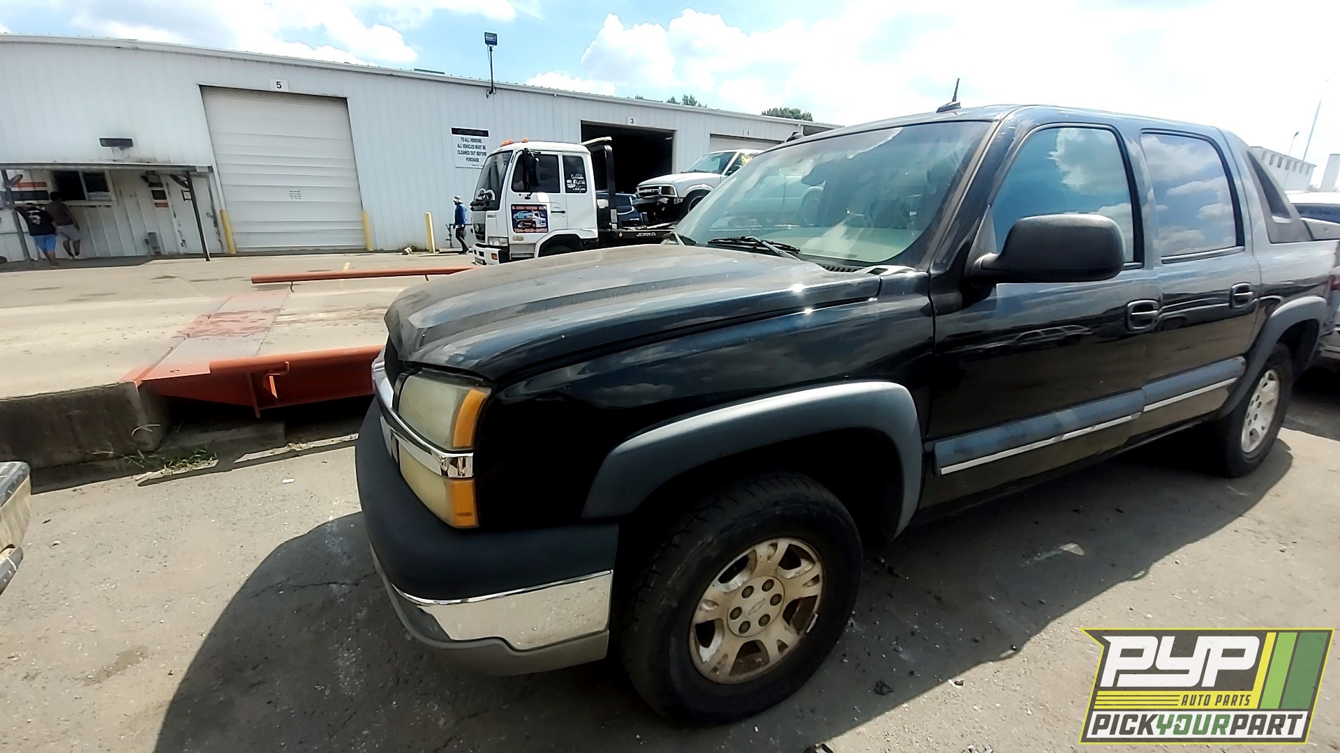 2003 CHEVROLET AVALANCHE 1500 available for parts
