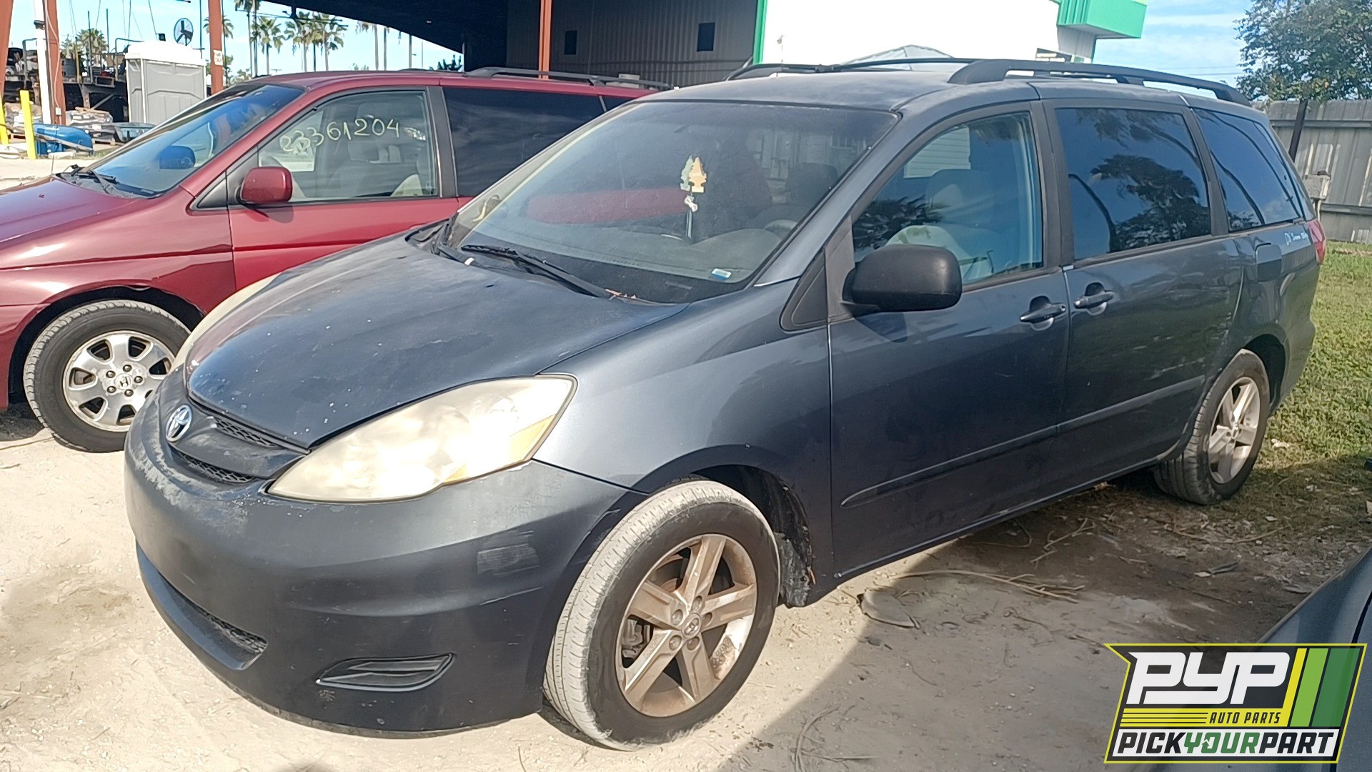 2008 TOYOTA SIENNA available for parts