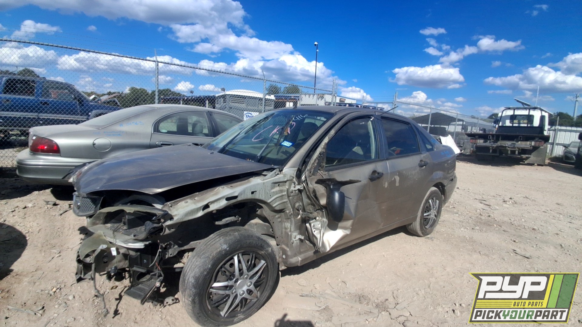 2005 FORD FOCUS available for parts