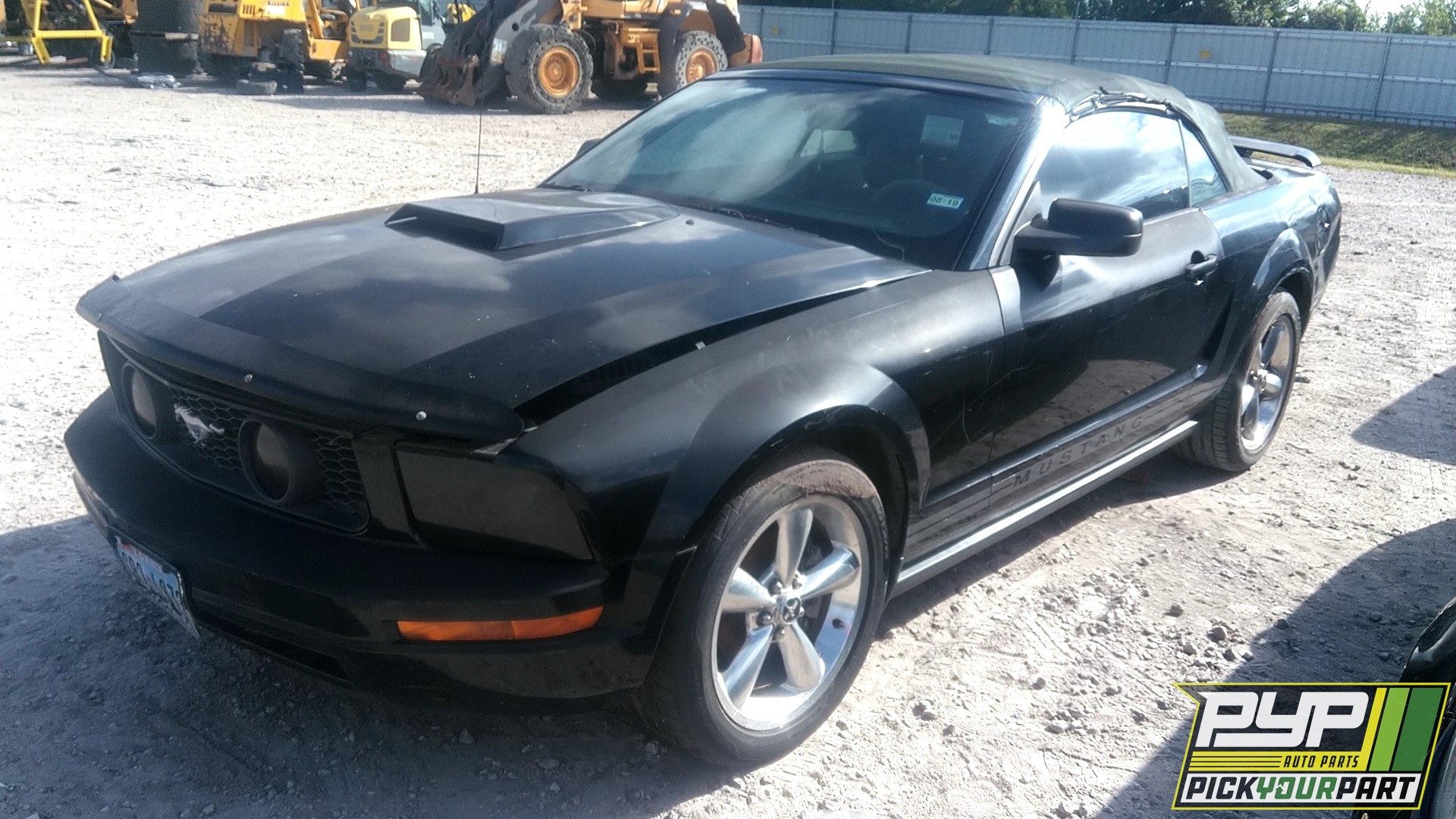 2005 FORD MUSTANG available for parts