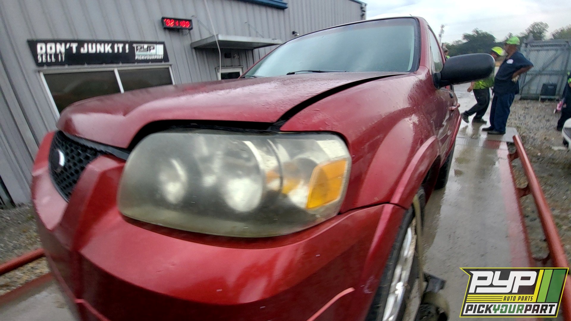 2005 FORD ESCAPE available for parts