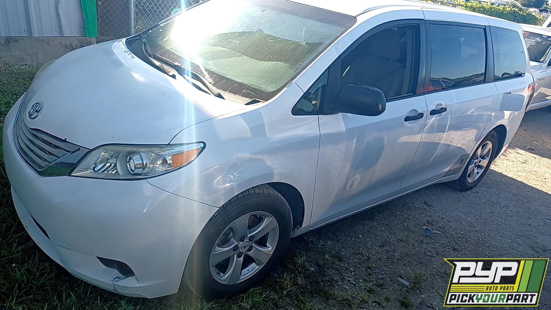 2012 TOYOTA SIENNA partes disponibles