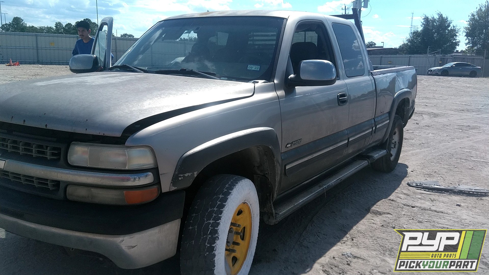 2001 CHEVROLET SILVERADO 2500 available for parts