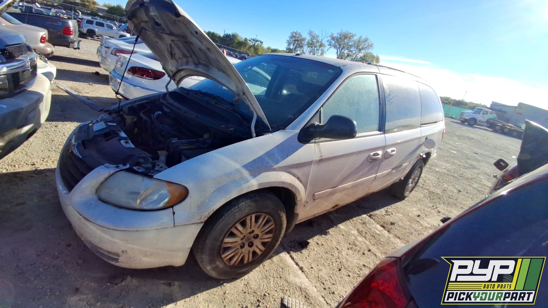 2006 CHRYSLER TOWN & COUNTRY available for parts
