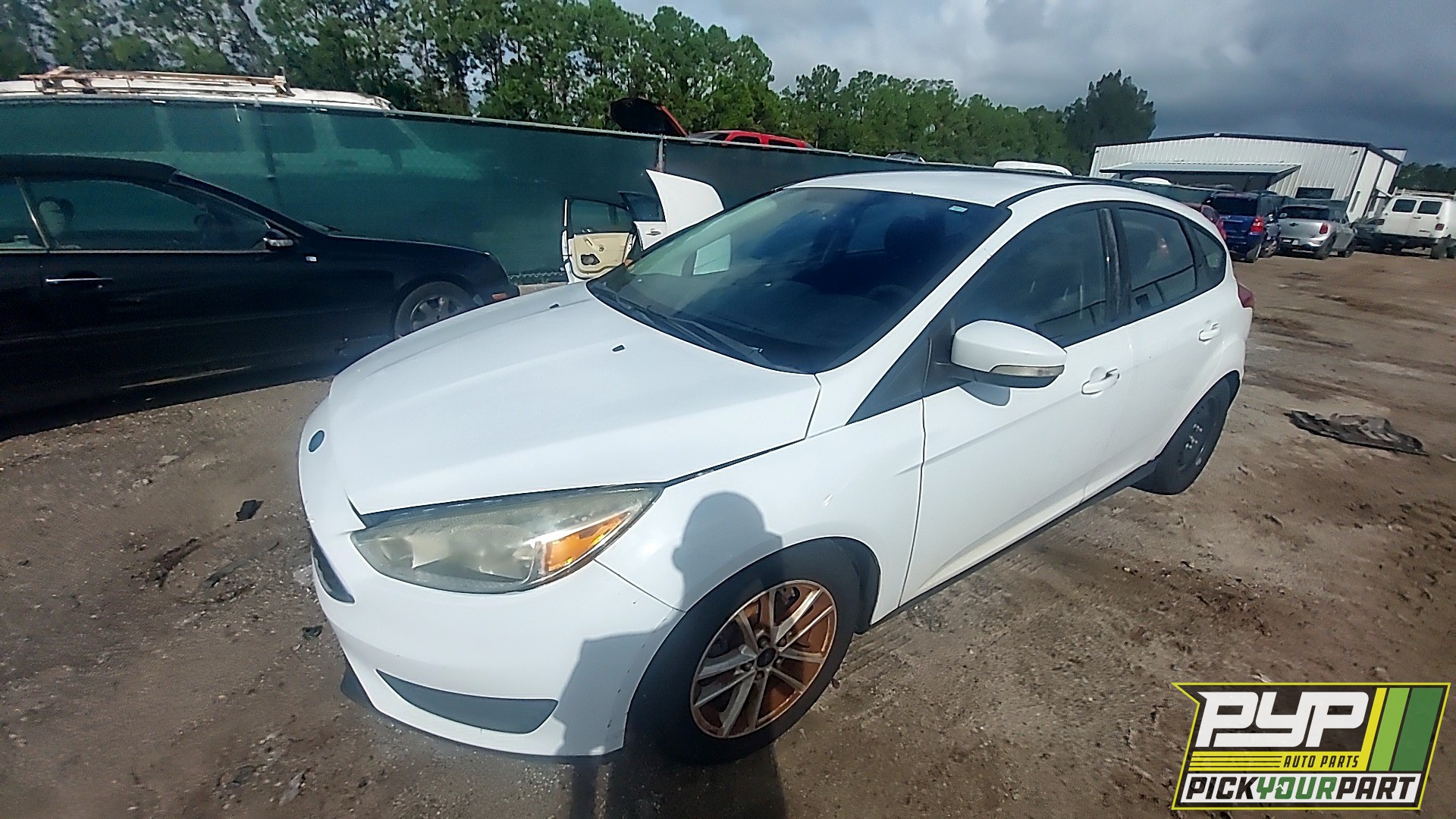 2015 FORD FOCUS available for parts