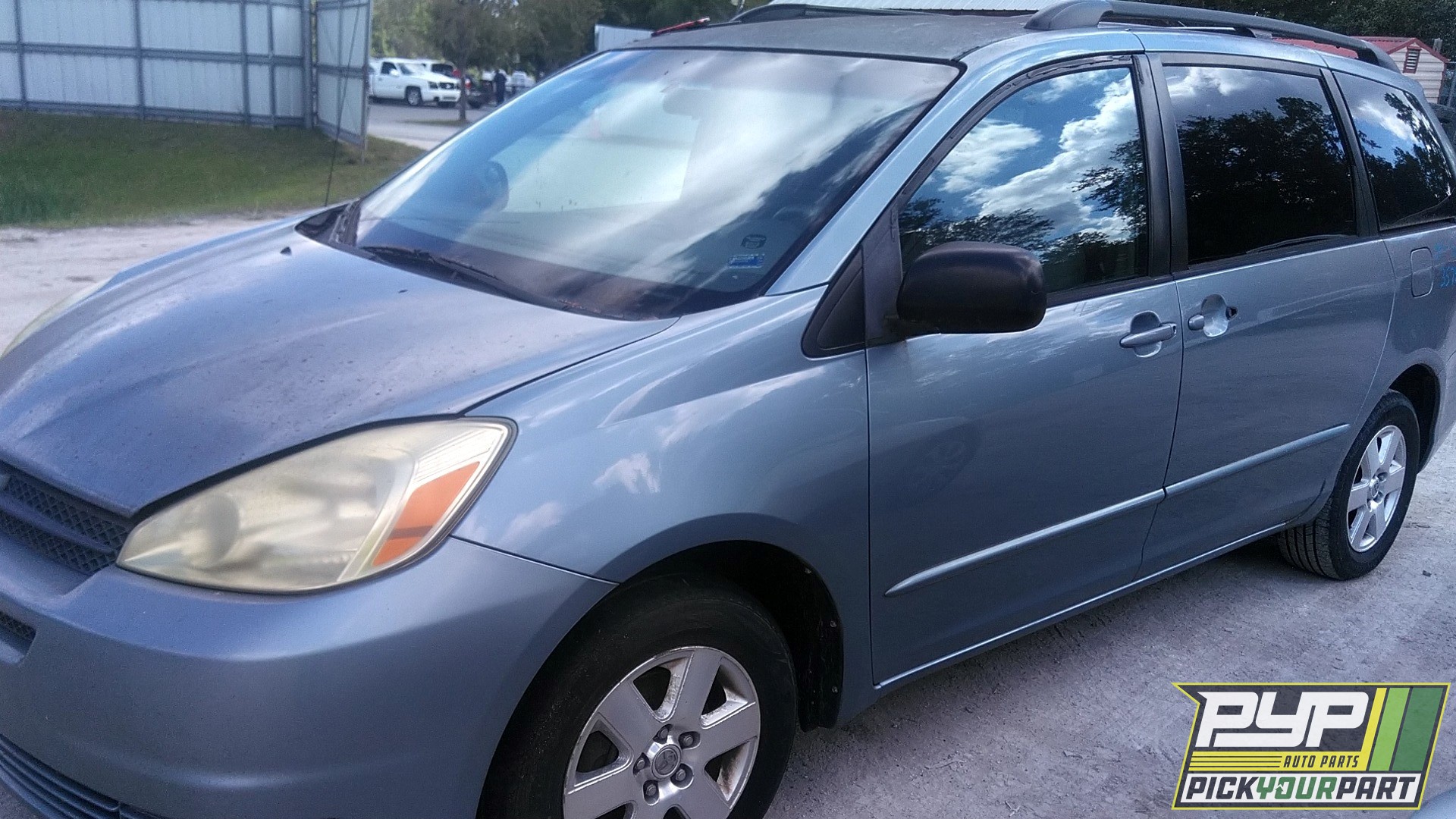 2004 TOYOTA SIENNA available for parts
