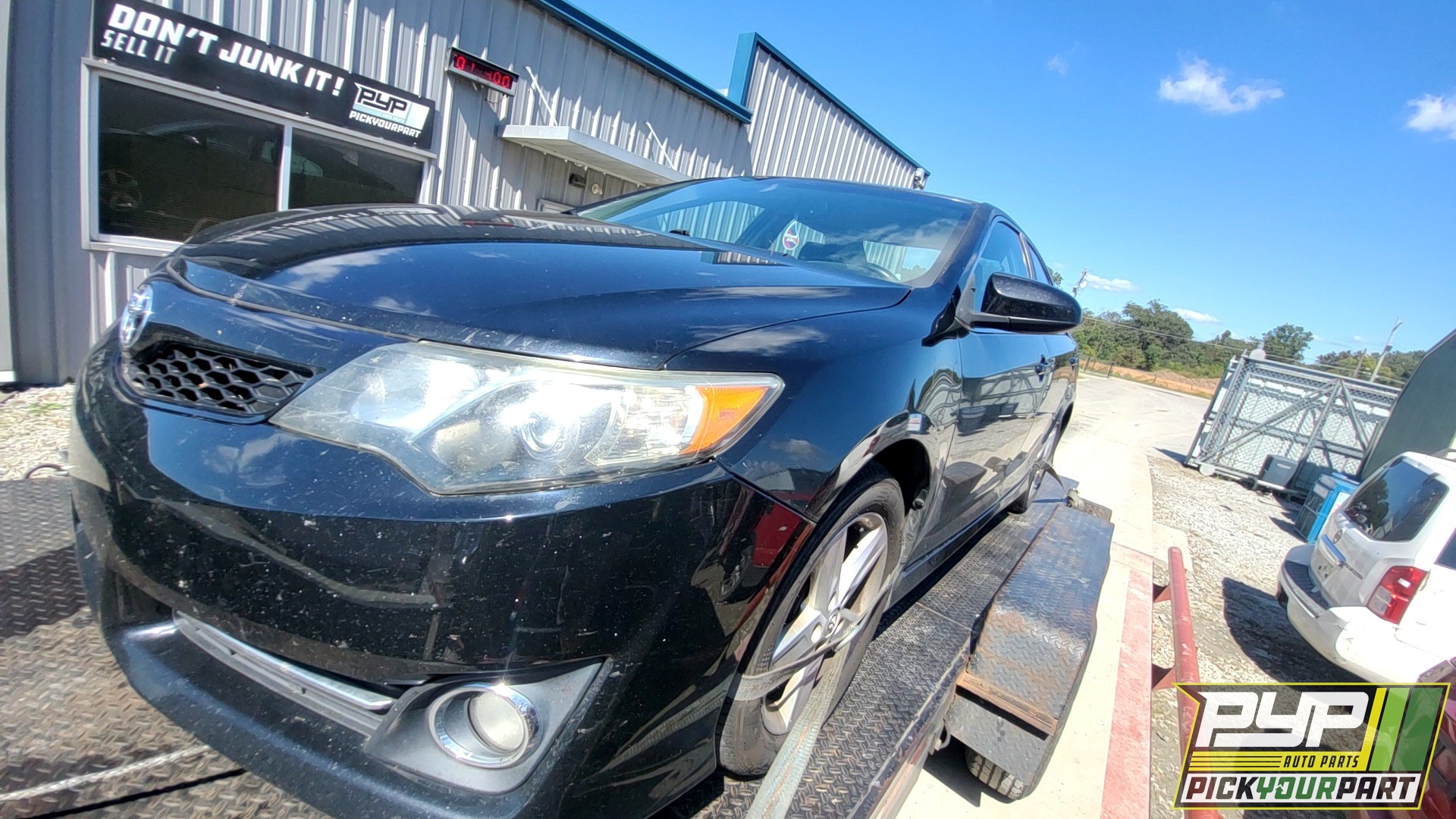 2014 TOYOTA CAMRY available for parts