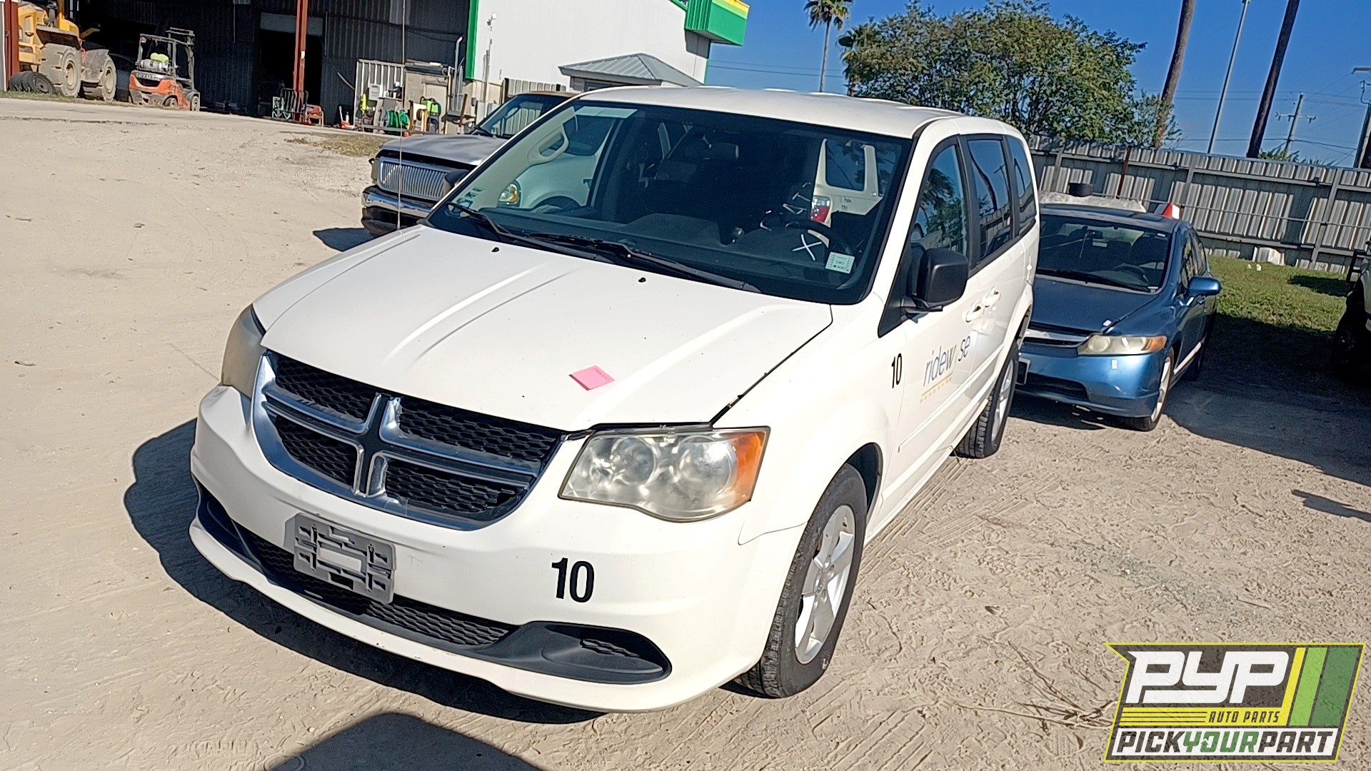 2013 DODGE GRAND CARAVAN available for parts