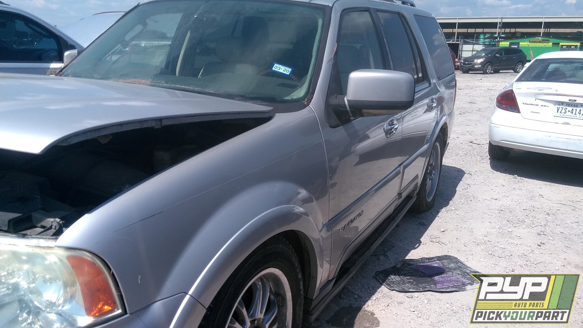 2004 LINCOLN NAVIGATOR available for parts