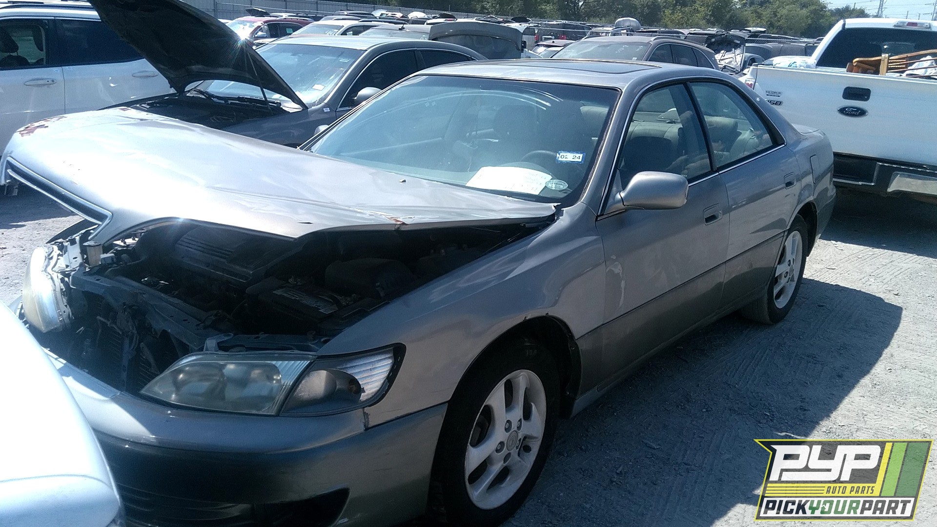 2000 LEXUS ES300 available for parts