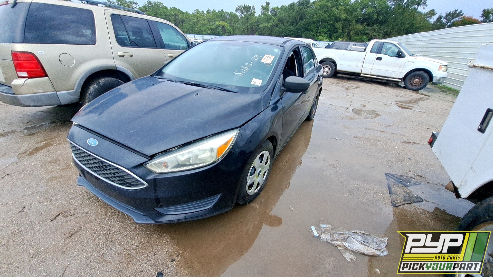 2015 FORD FOCUS available for parts