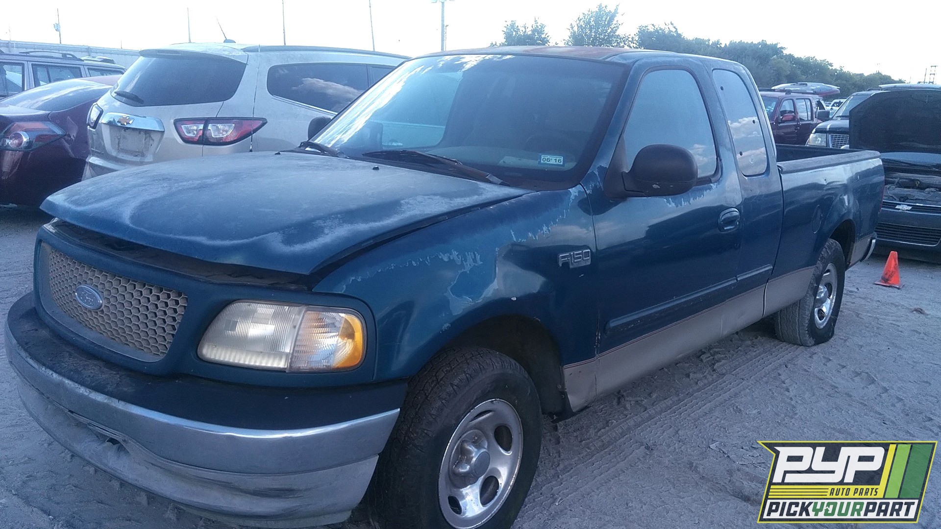 2000 FORD F-150 available for parts