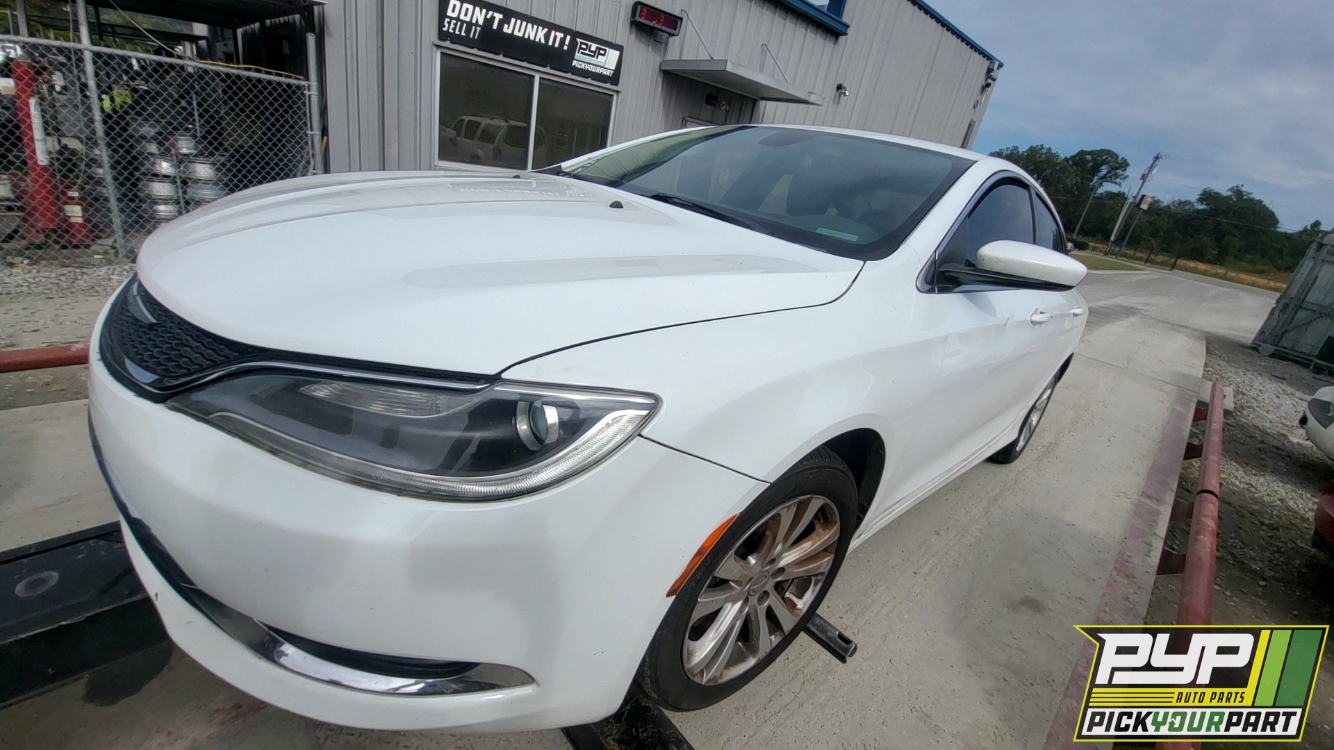 2016 CHRYSLER 200 available for parts