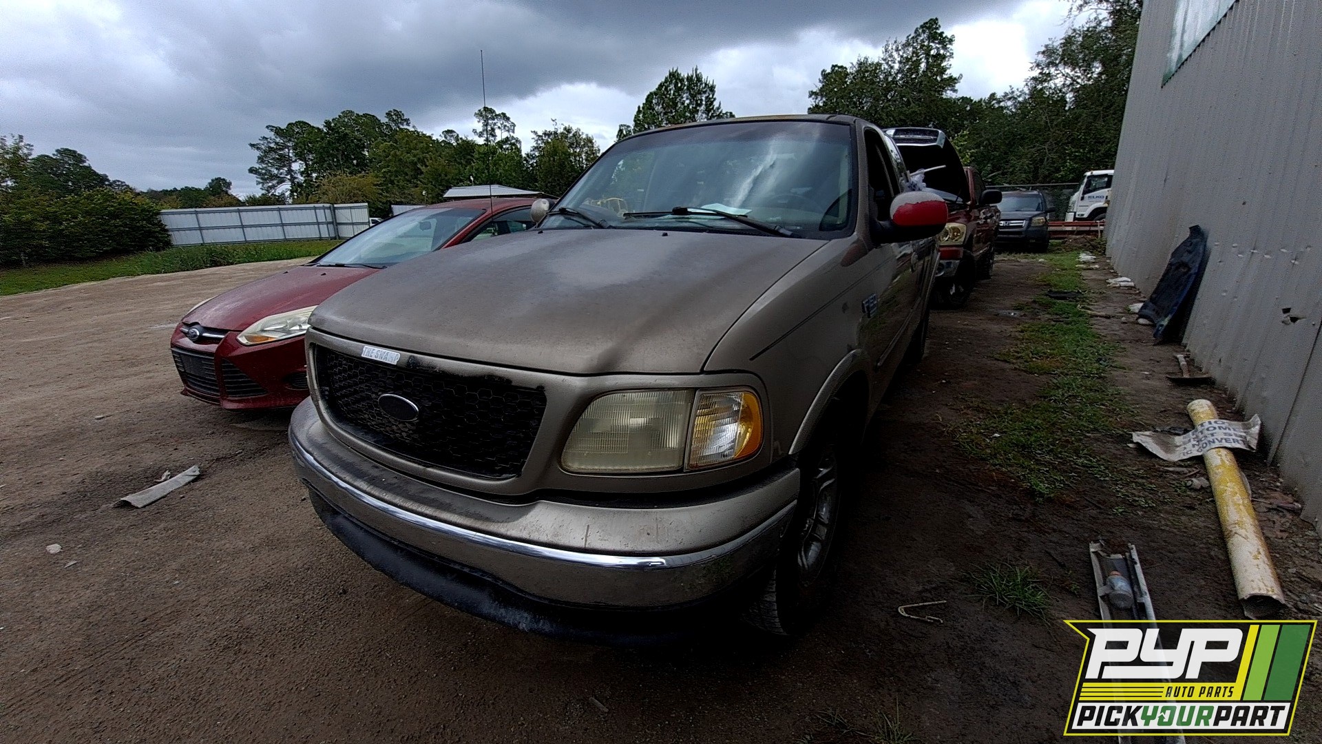 2001 FORD F-150 available for parts
