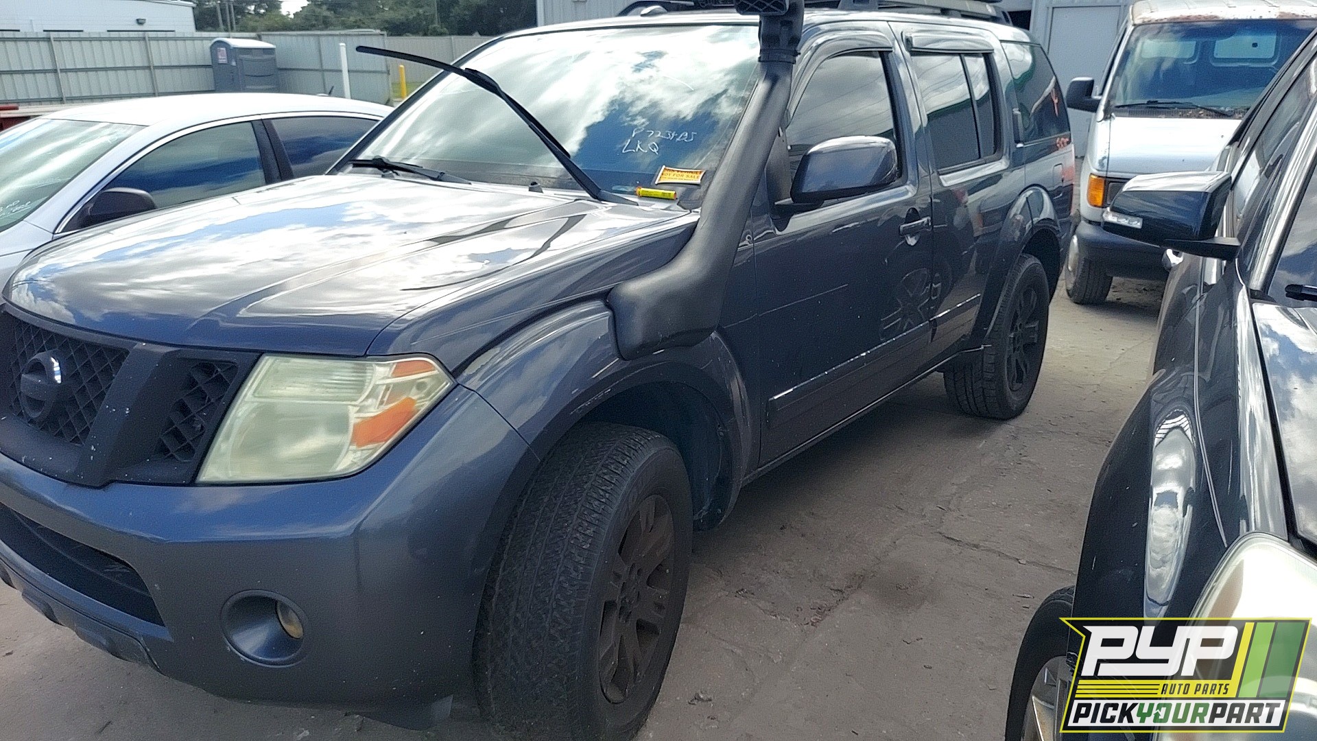 2011 NISSAN PATHFINDER available for parts