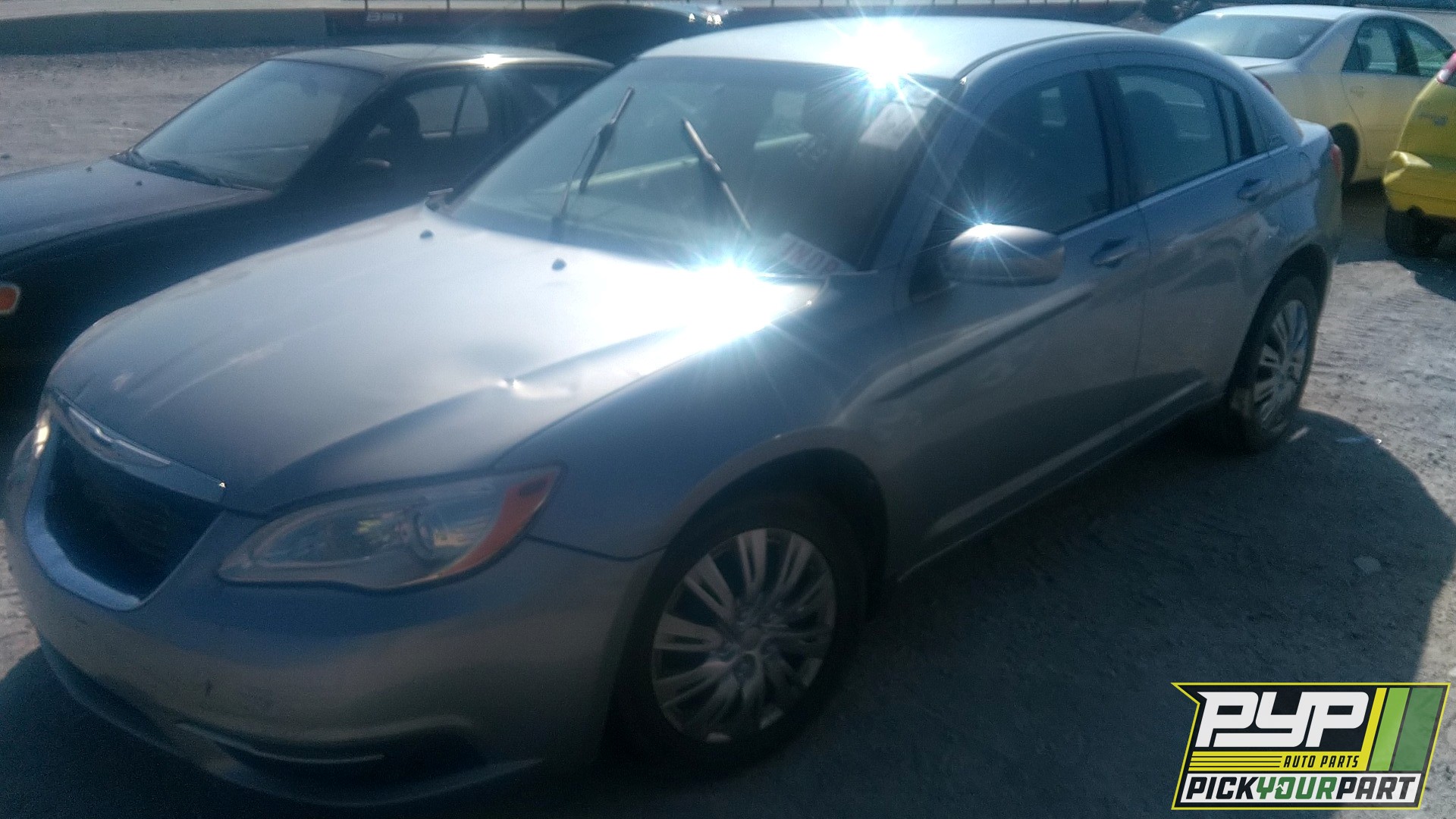 2013 CHRYSLER 200 partes disponibles