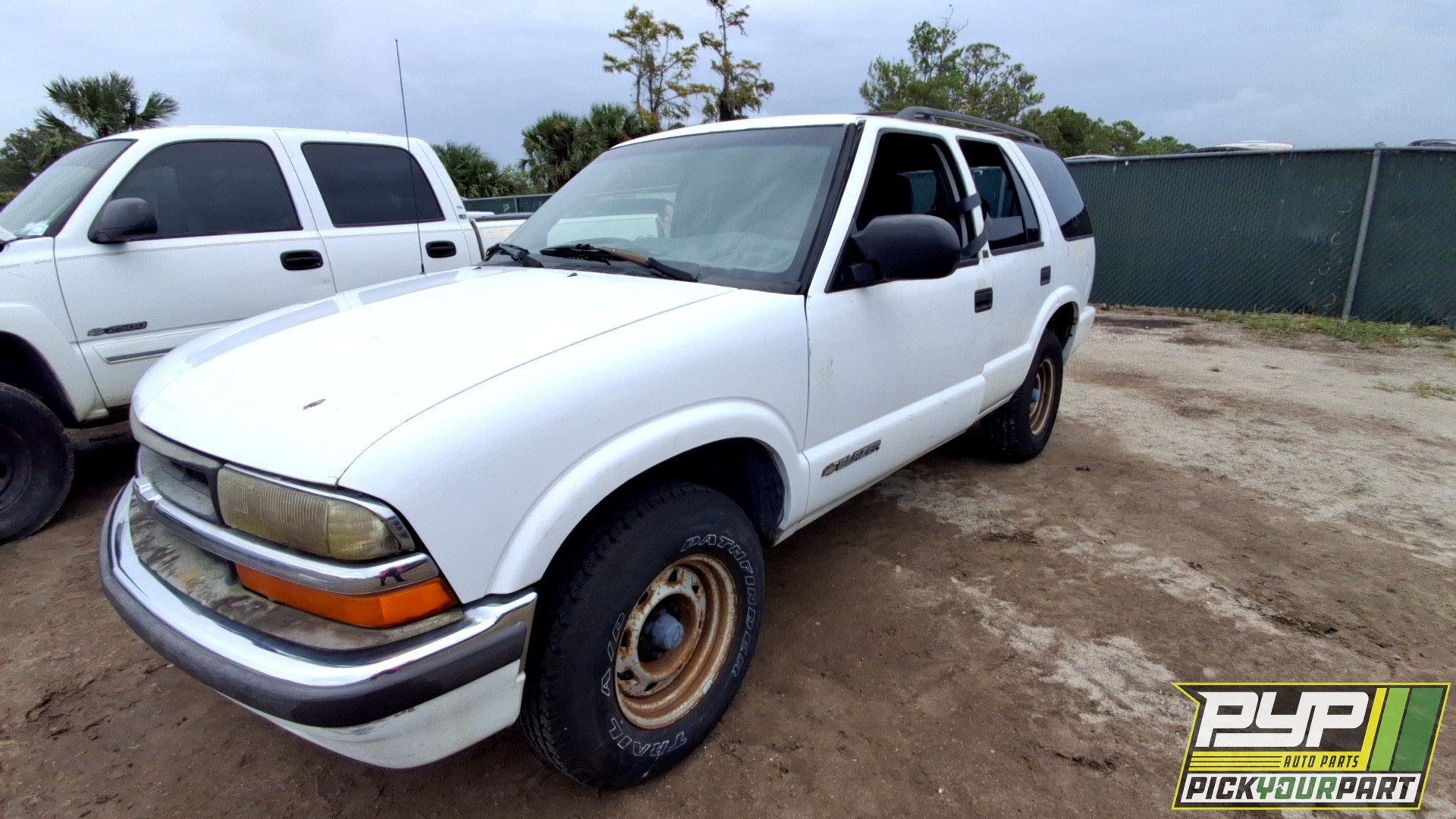 2000 CHEVROLET BLAZER available for parts