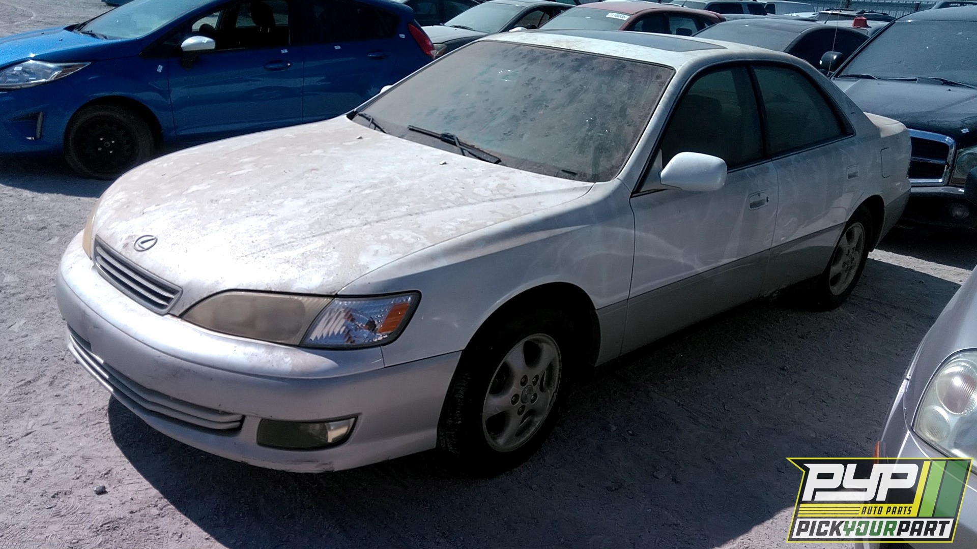 2000 LEXUS ES300 available for parts