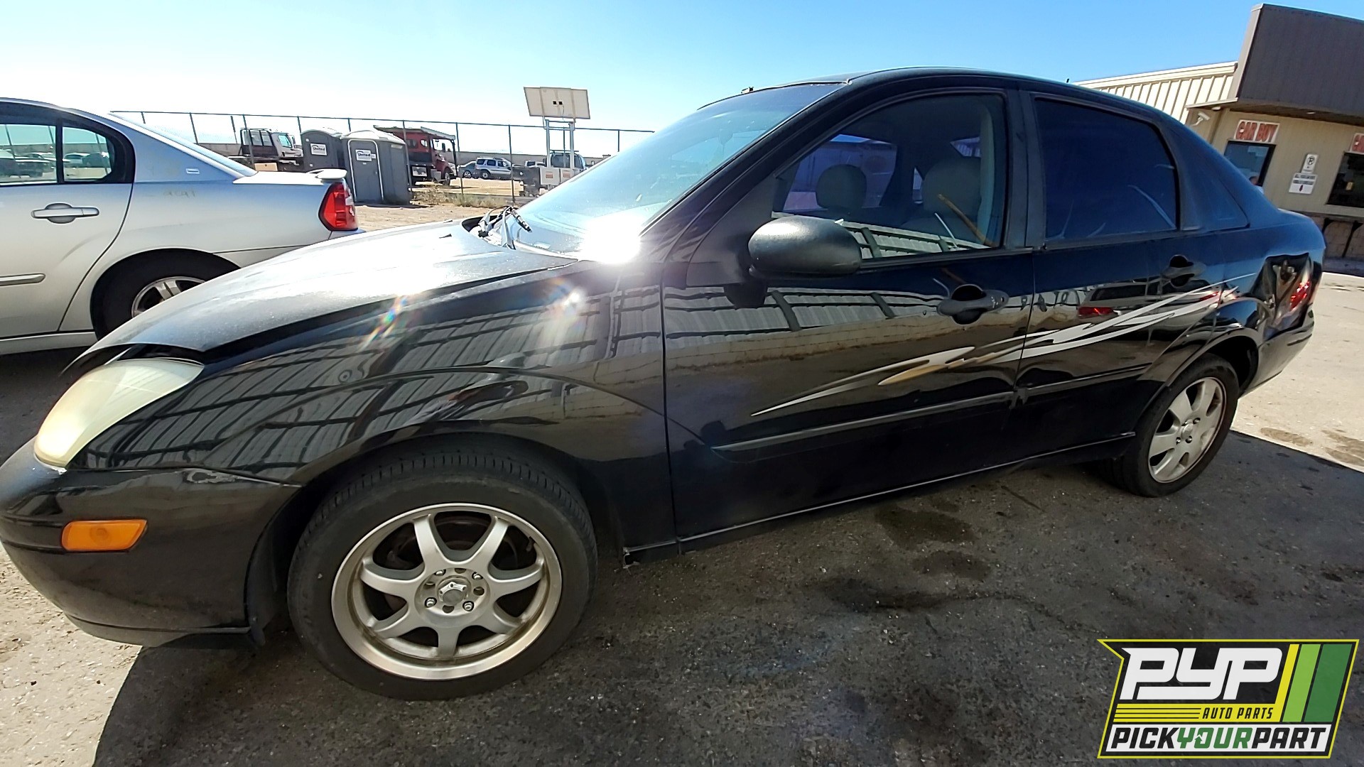 2001 FORD FOCUS available for parts