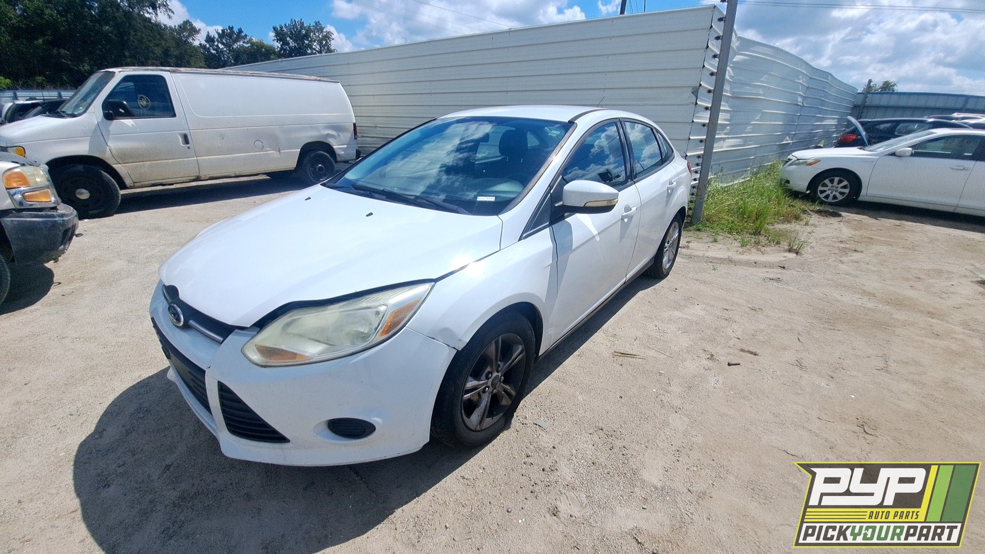 2013 FORD FOCUS available for parts