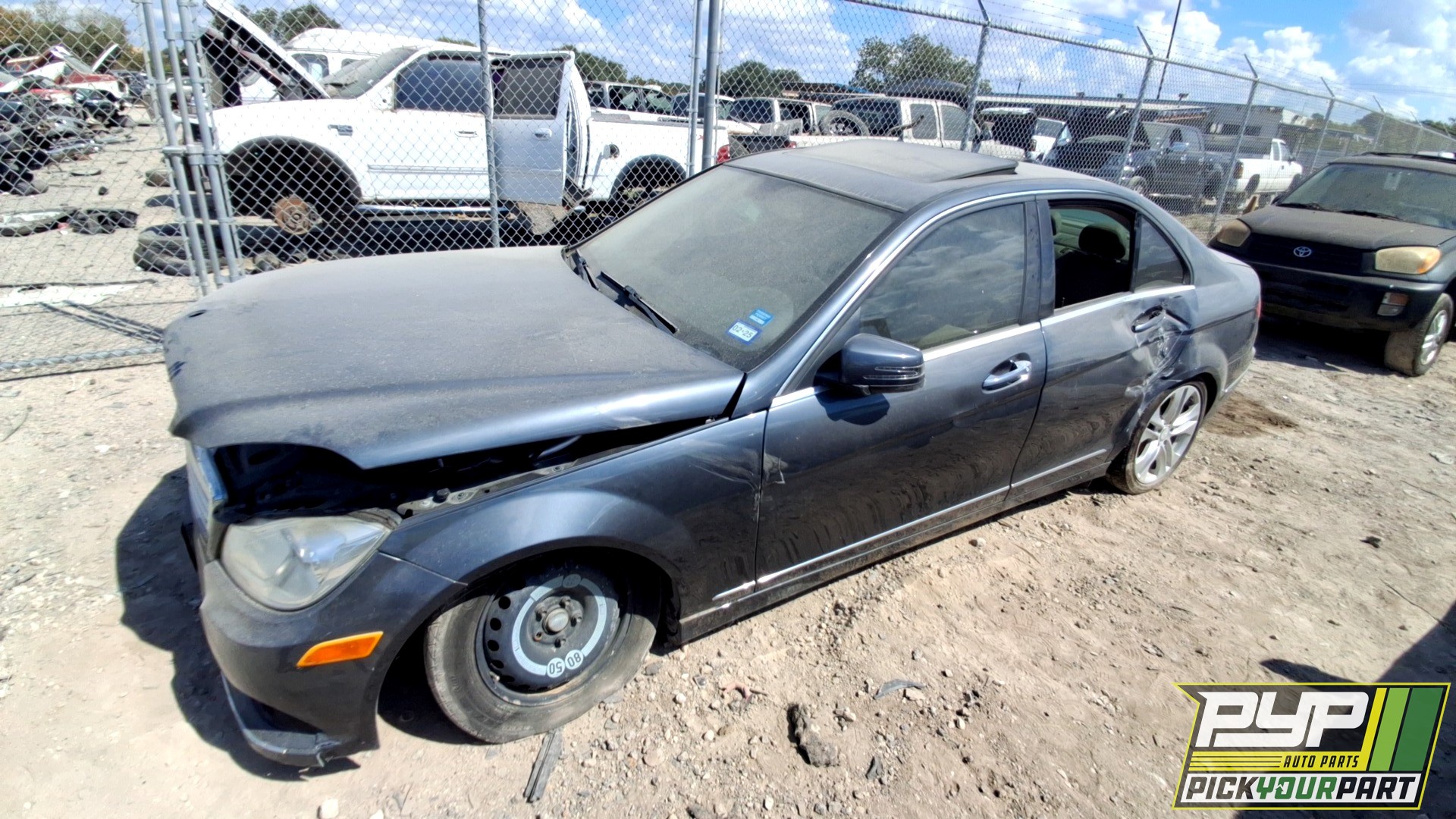 2014 MERCEDES-BENZ C250 partes disponibles
