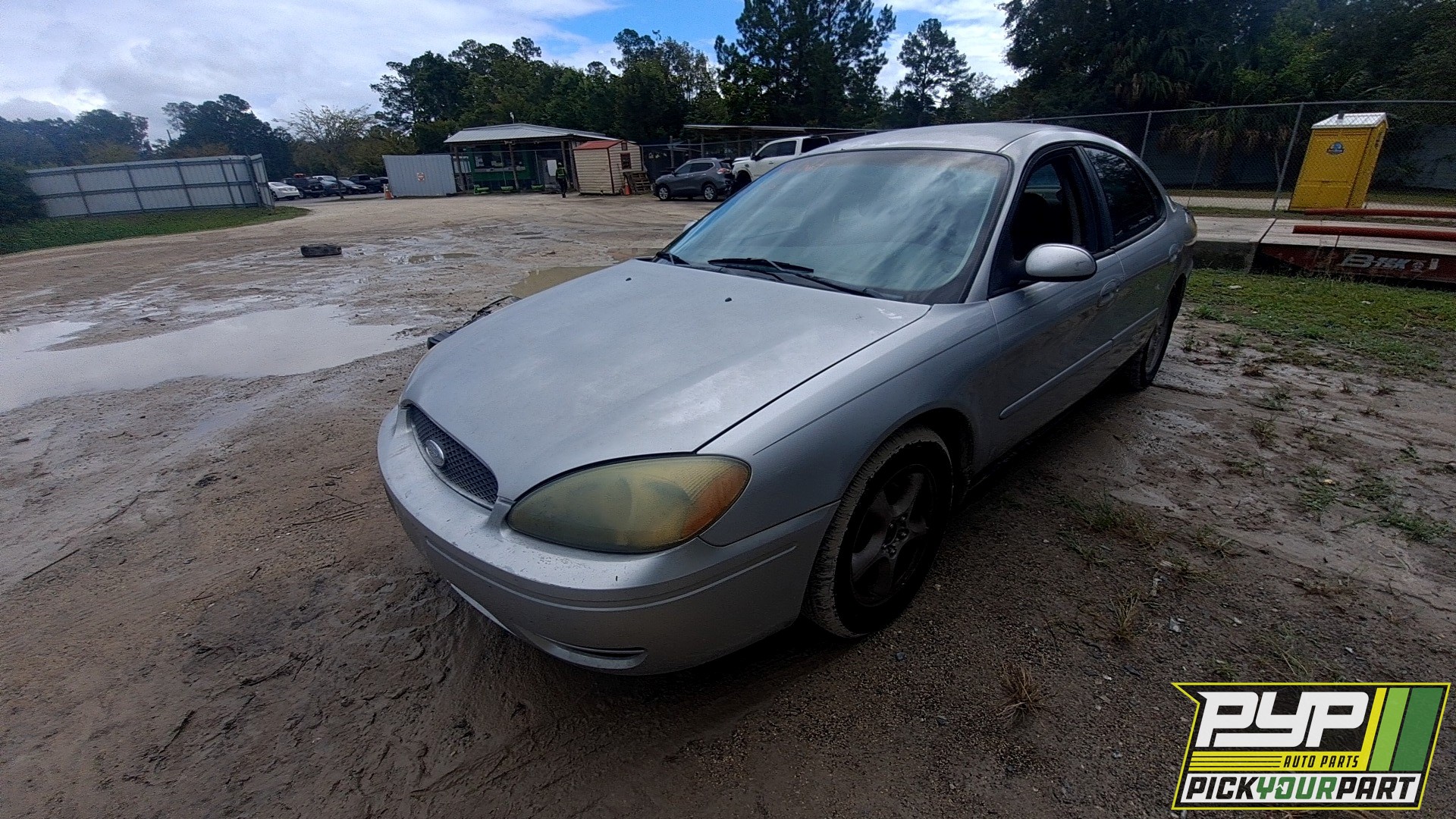 2004 FORD TAURUS available for parts