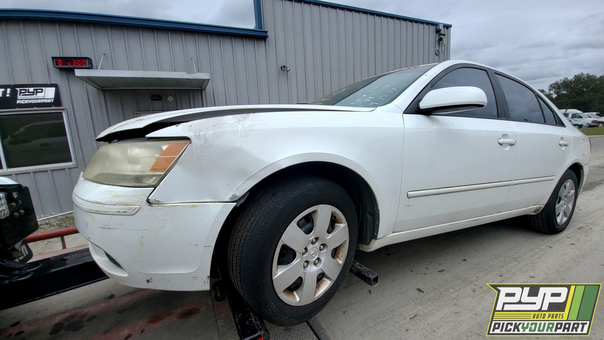 2010 HYUNDAI SONATA available for parts