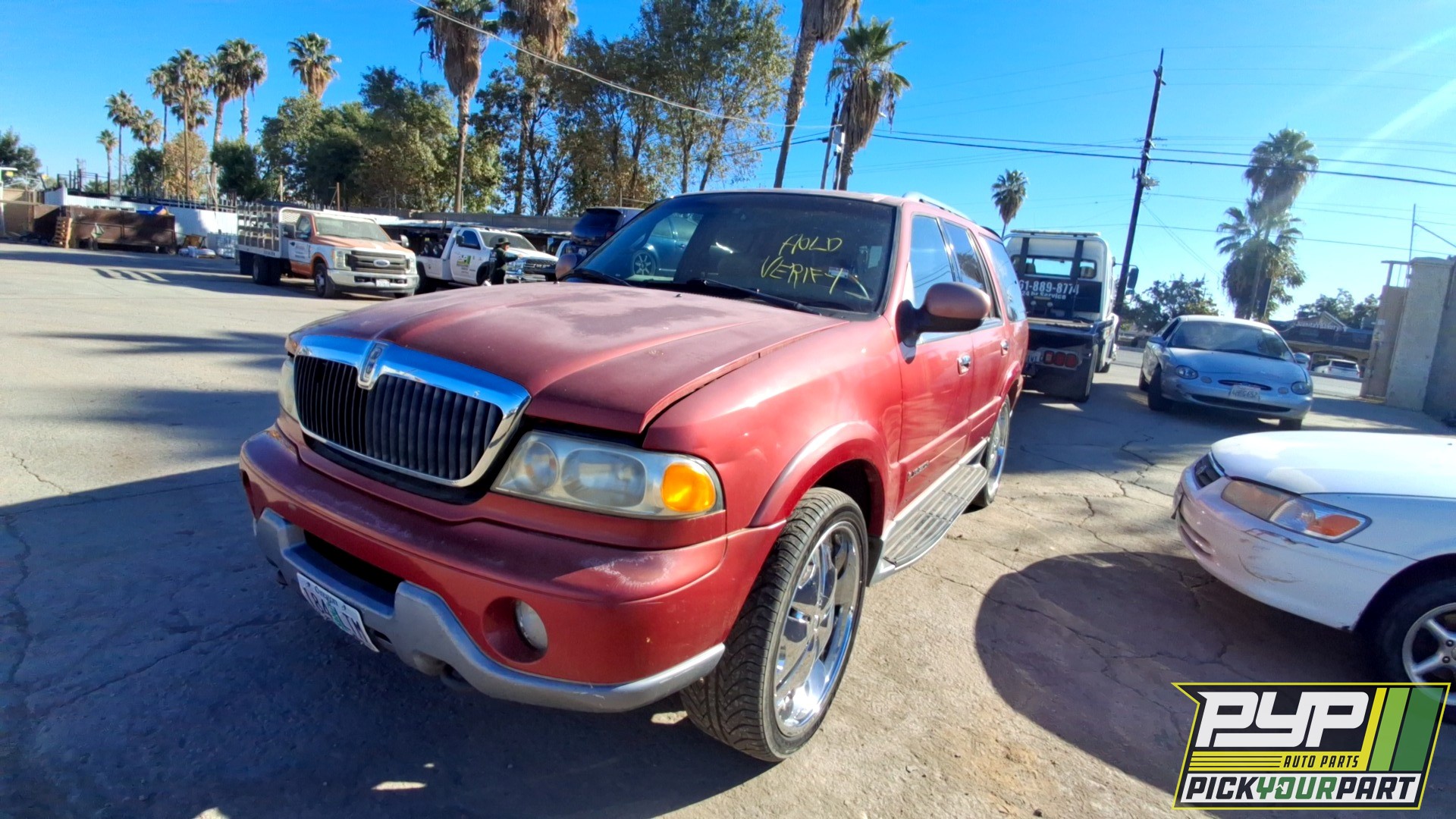 2000 LINCOLN NAVIGATOR available for parts