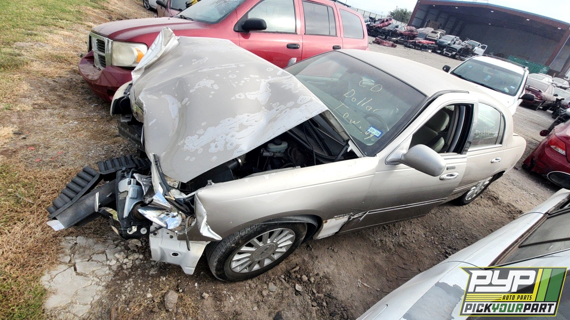 2003 LINCOLN TOWN CAR available for parts