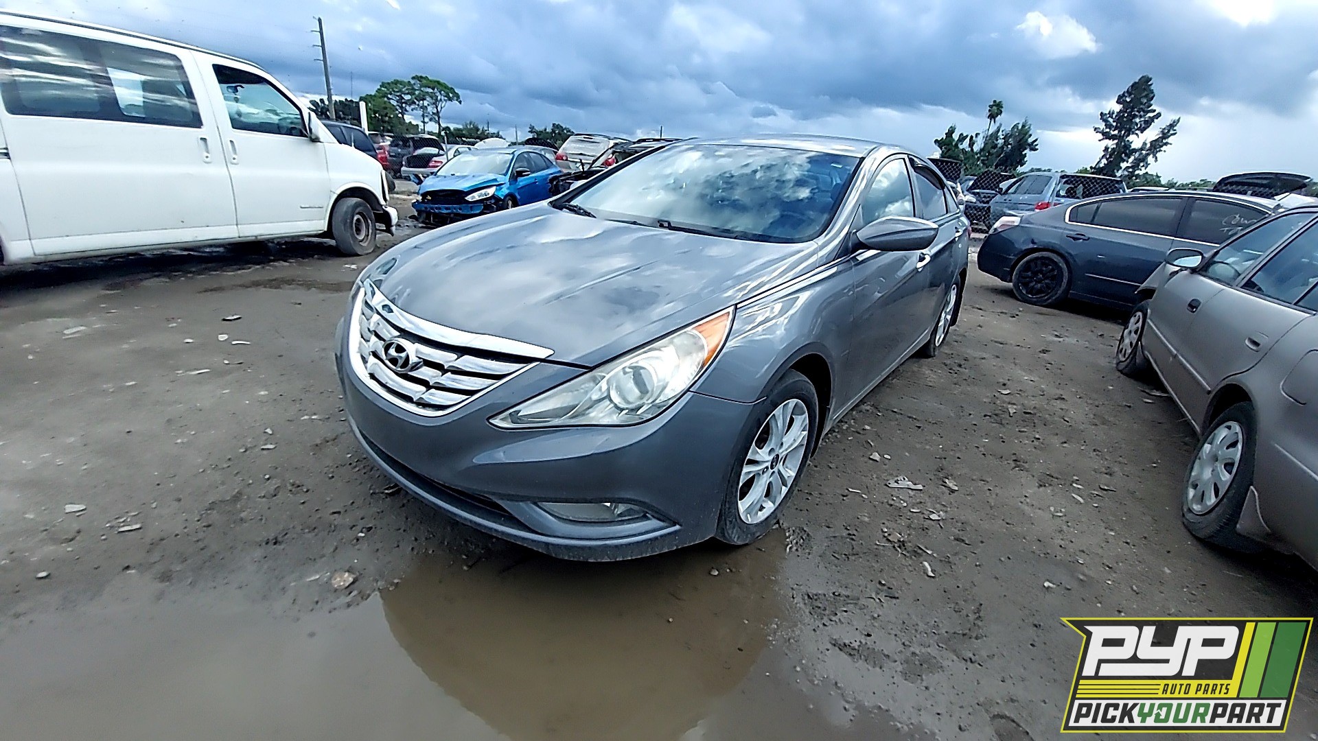 2011 HYUNDAI SONATA available for parts