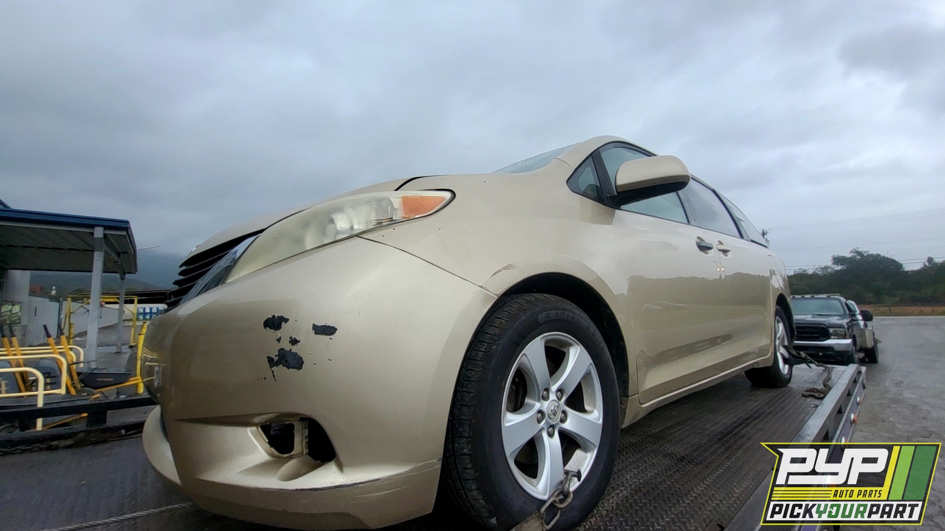 2014 TOYOTA SIENNA available for parts