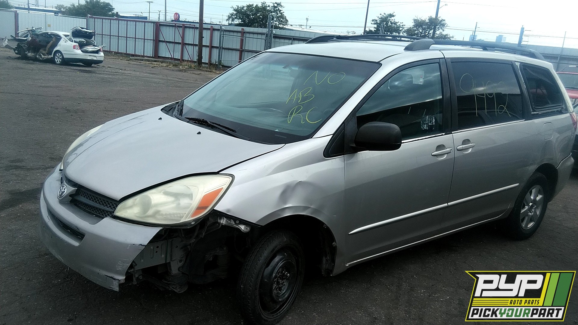2004 TOYOTA SIENNA available for parts
