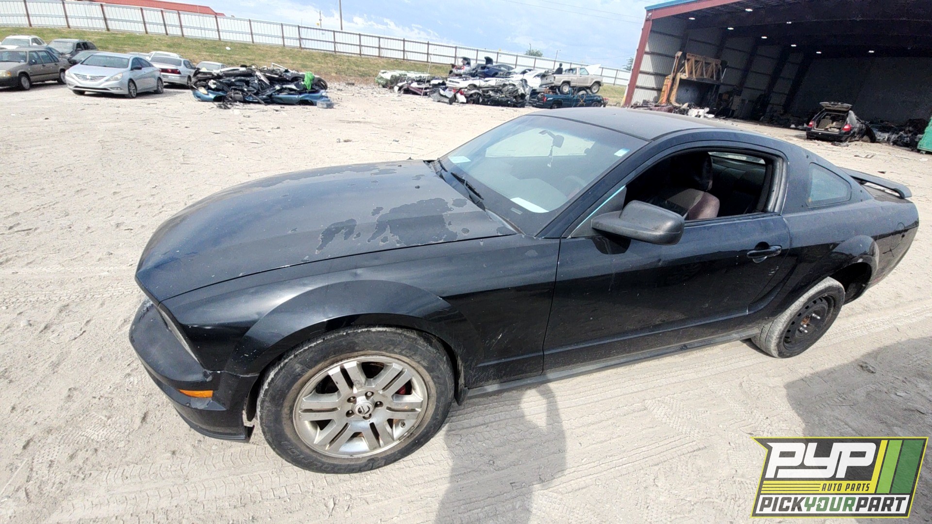 2005 FORD MUSTANG available for parts