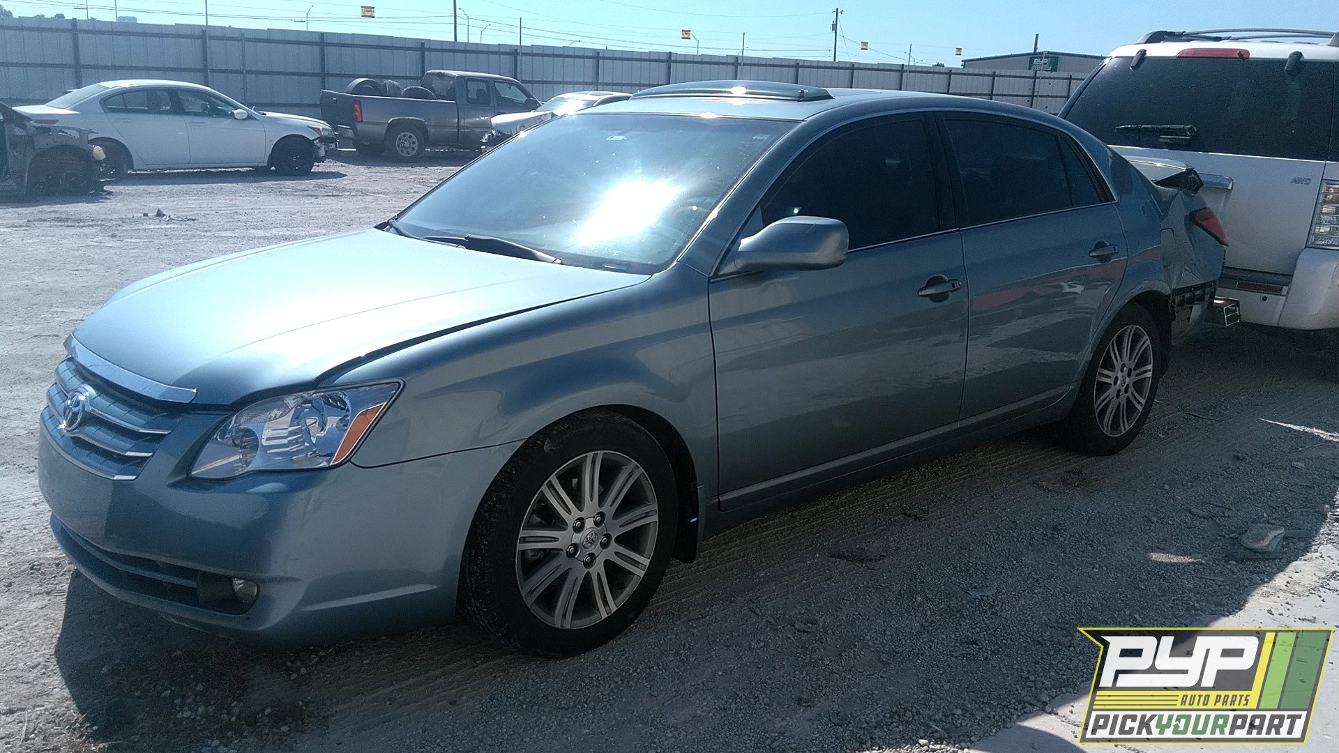 2006 TOYOTA AVALON available for parts