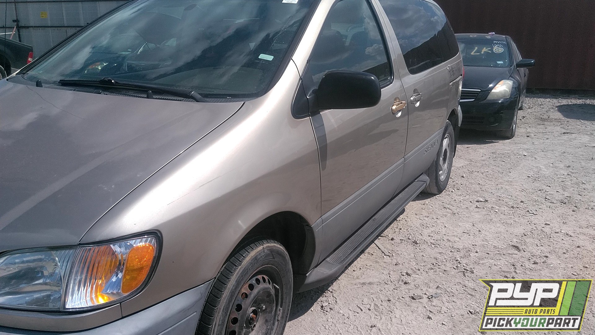 2002 TOYOTA SIENNA available for parts