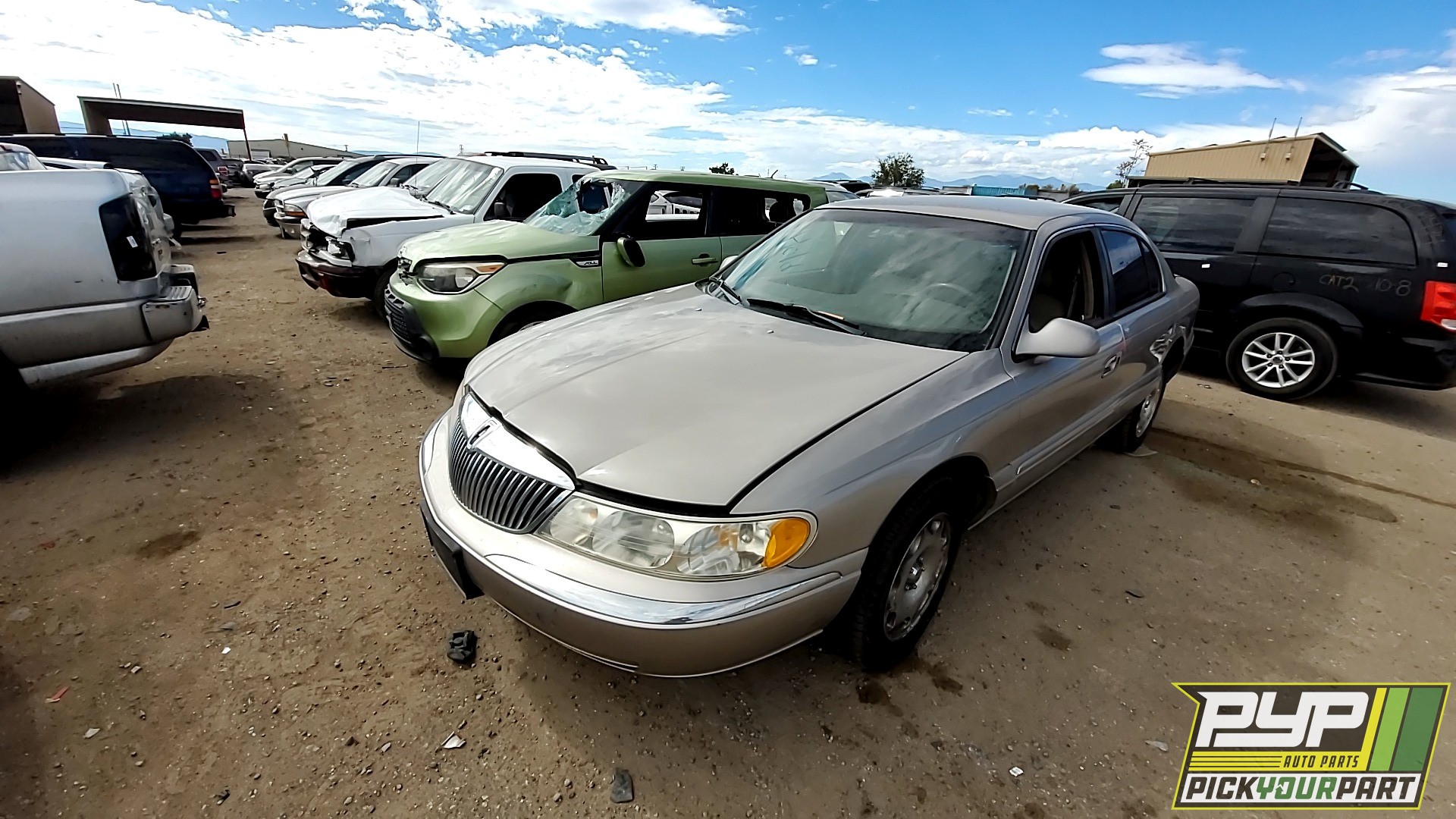 2001 LINCOLN CONTINENTAL available for parts