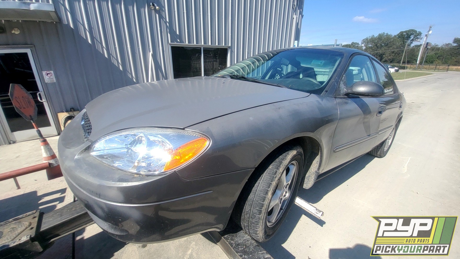 2003 FORD TAURUS available for parts