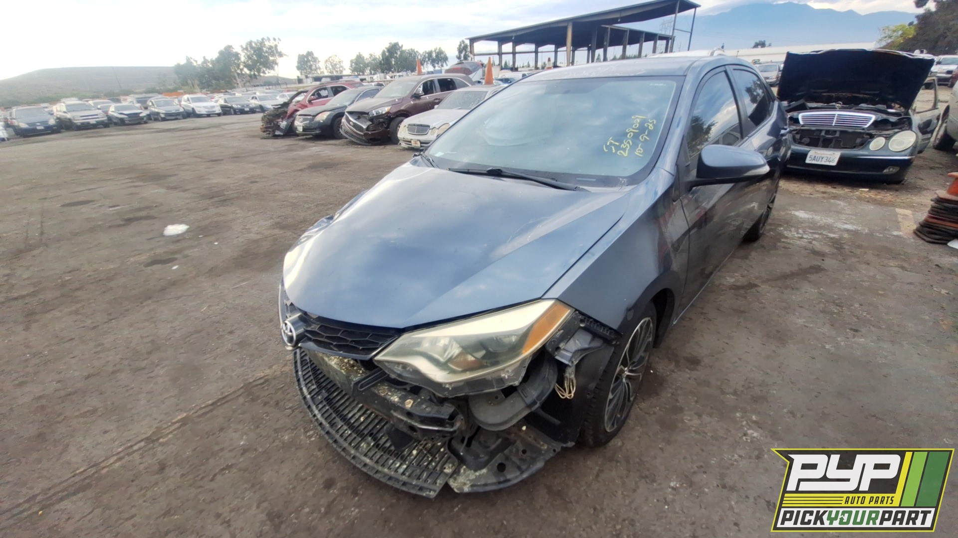 2015 TOYOTA COROLLA partes disponibles