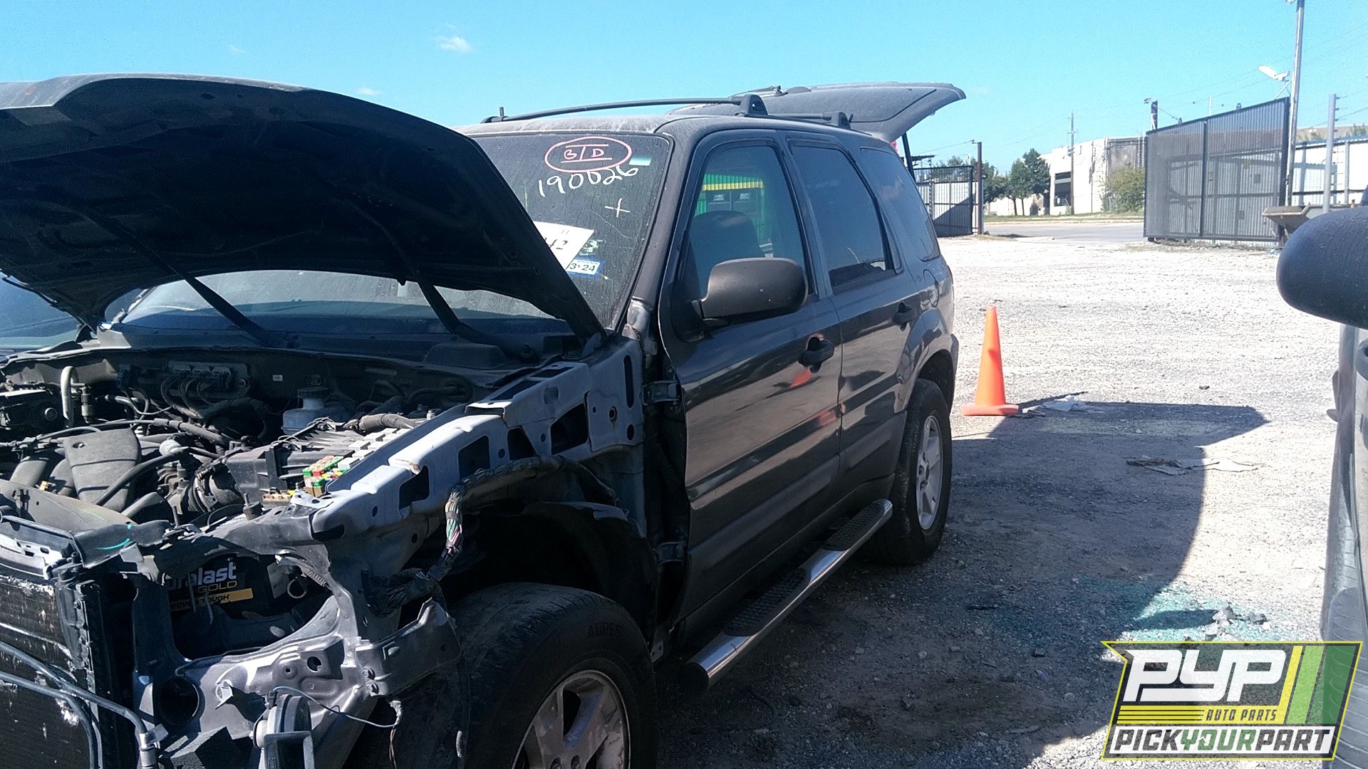 2006 FORD ESCAPE available for parts
