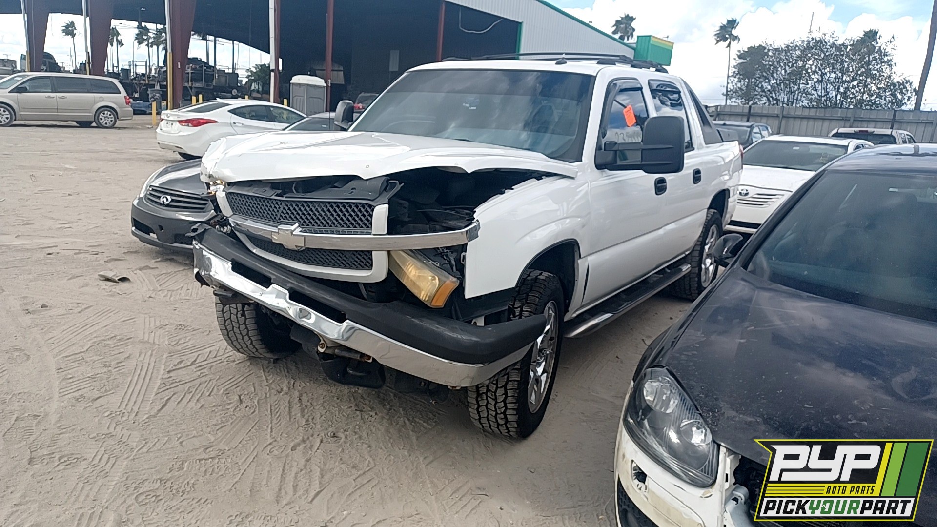 2005 CHEVROLET AVALANCHE 1500 available for parts