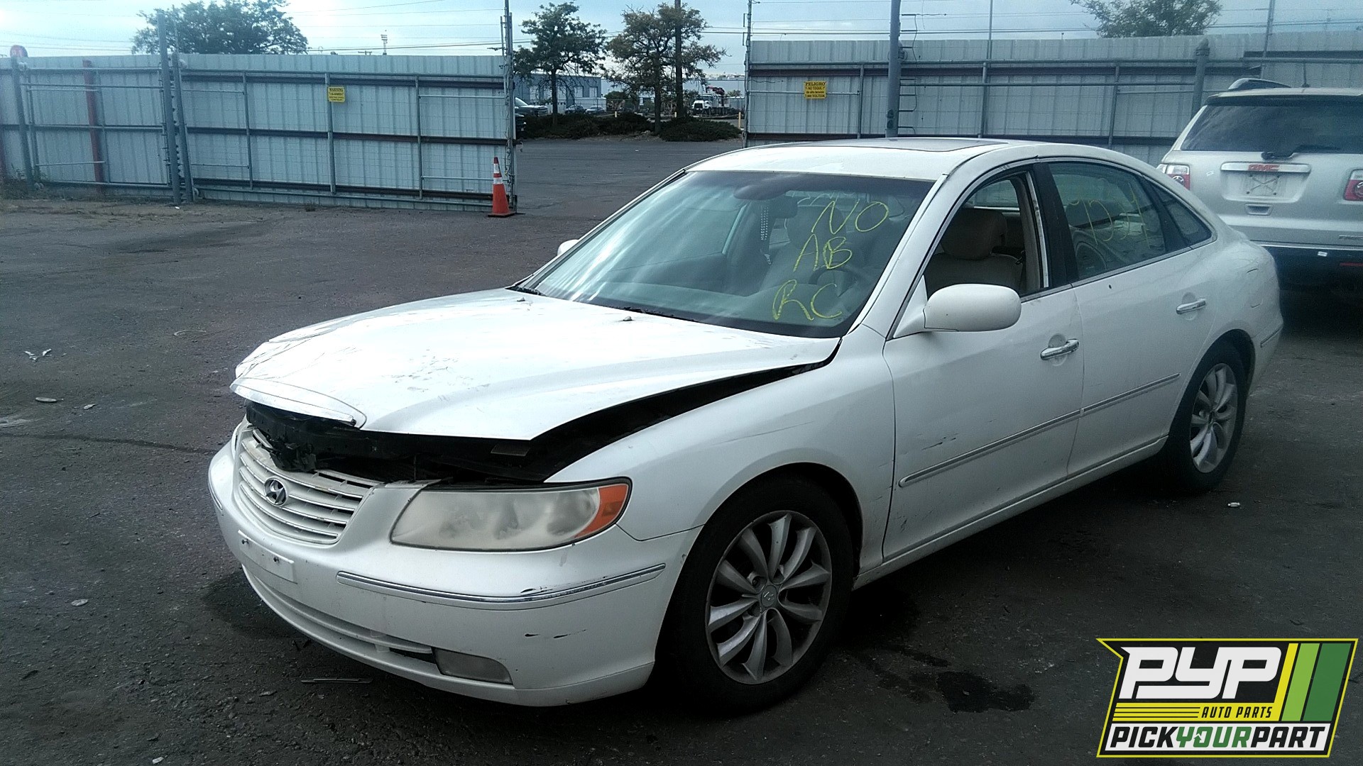 2006 HYUNDAI AZERA available for parts