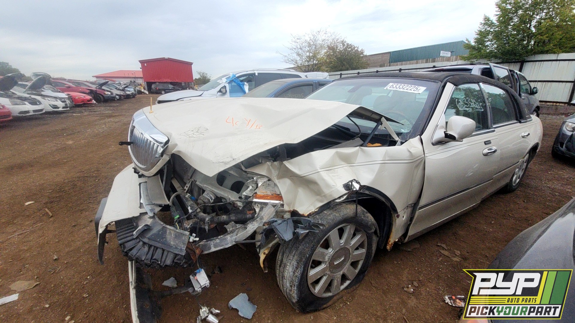 2003 LINCOLN TOWN CAR available for parts