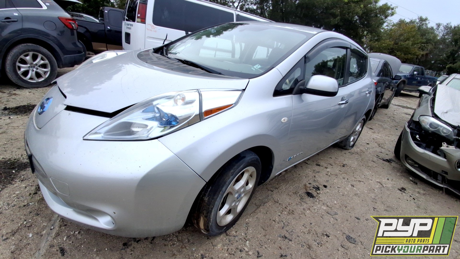 2011 NISSAN LEAF available for parts