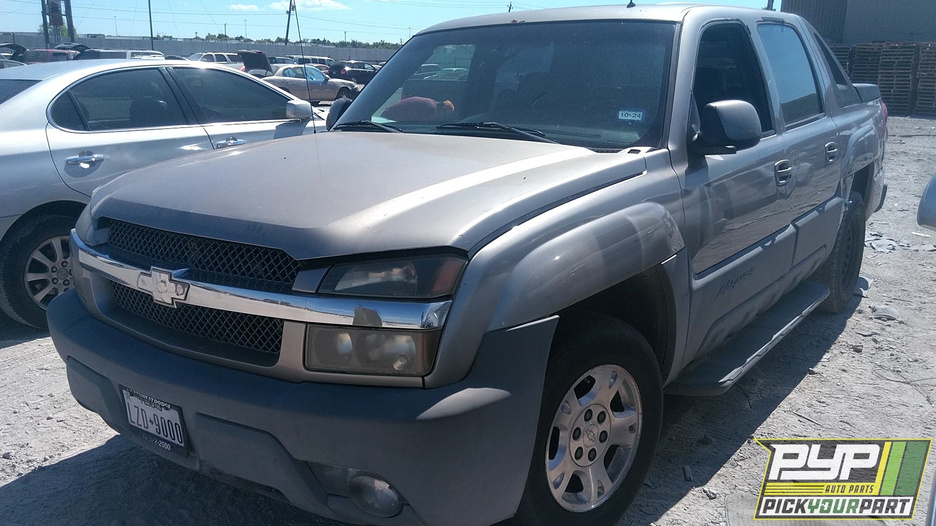 2002 CHEVROLET AVALANCHE 1500 available for parts