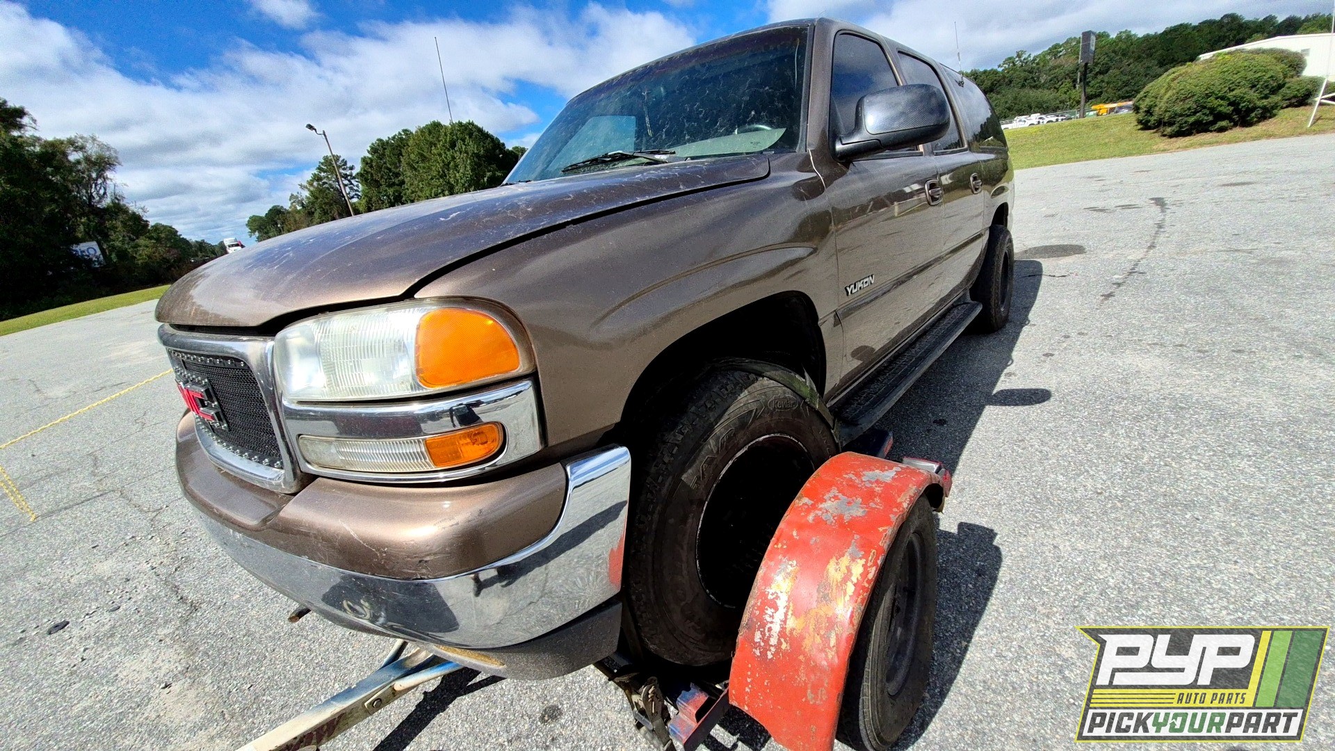 2000 GMC YUKON XL 1500 available for parts
